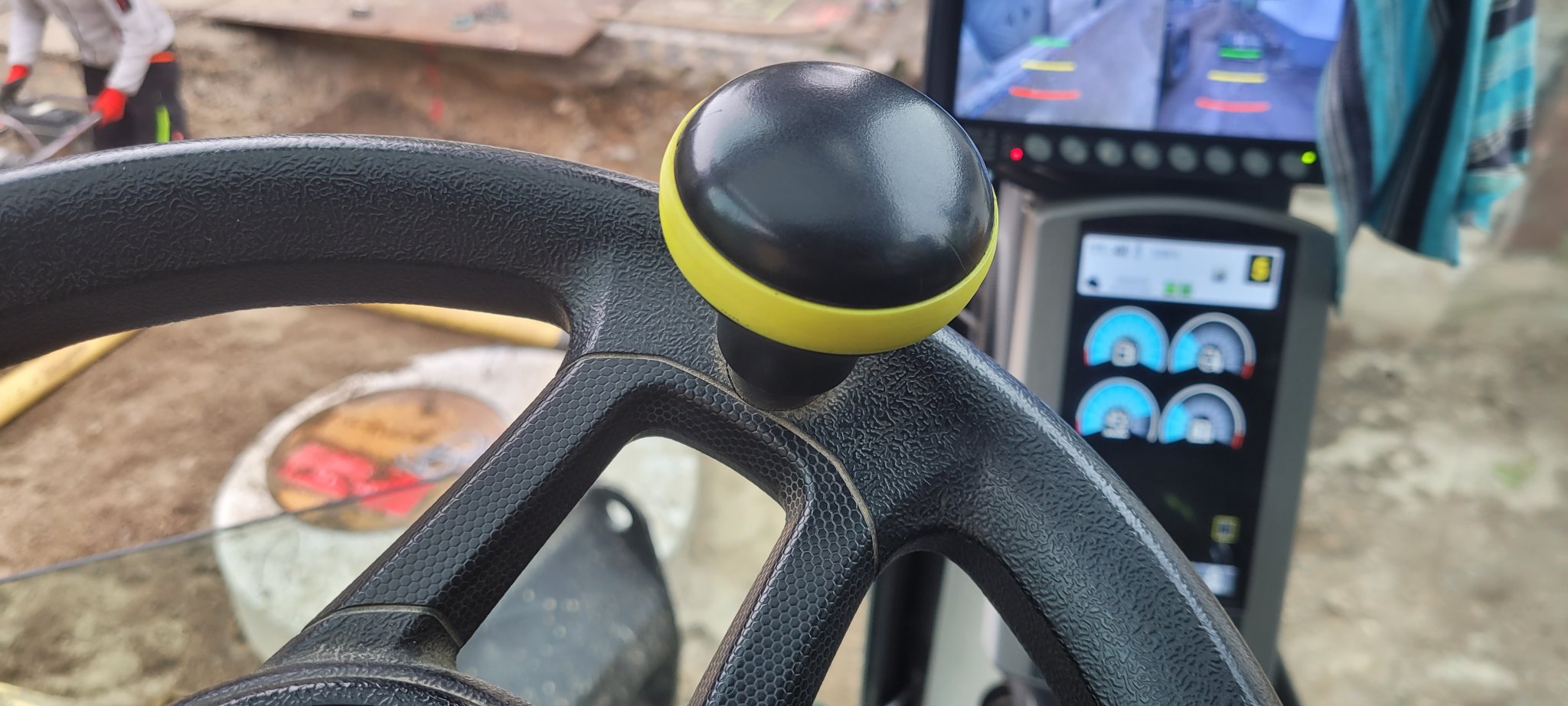 Núm vô lăng mới cho máy xúc CAT M 318 F