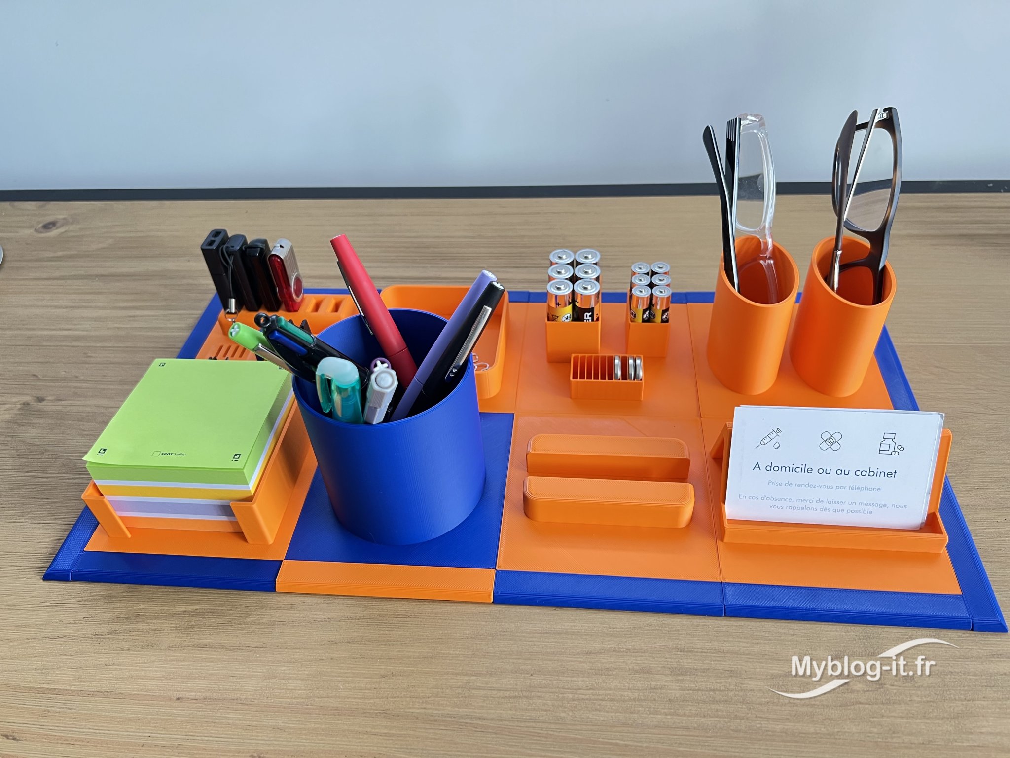 Tổ chức bàn làm việc modul với các mô-đun tùy chỉnh