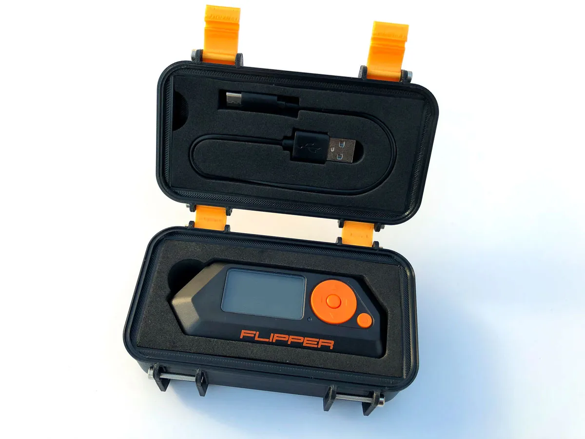 Vỏ bảo vệ Flipper Zero với bản lề cải tiến