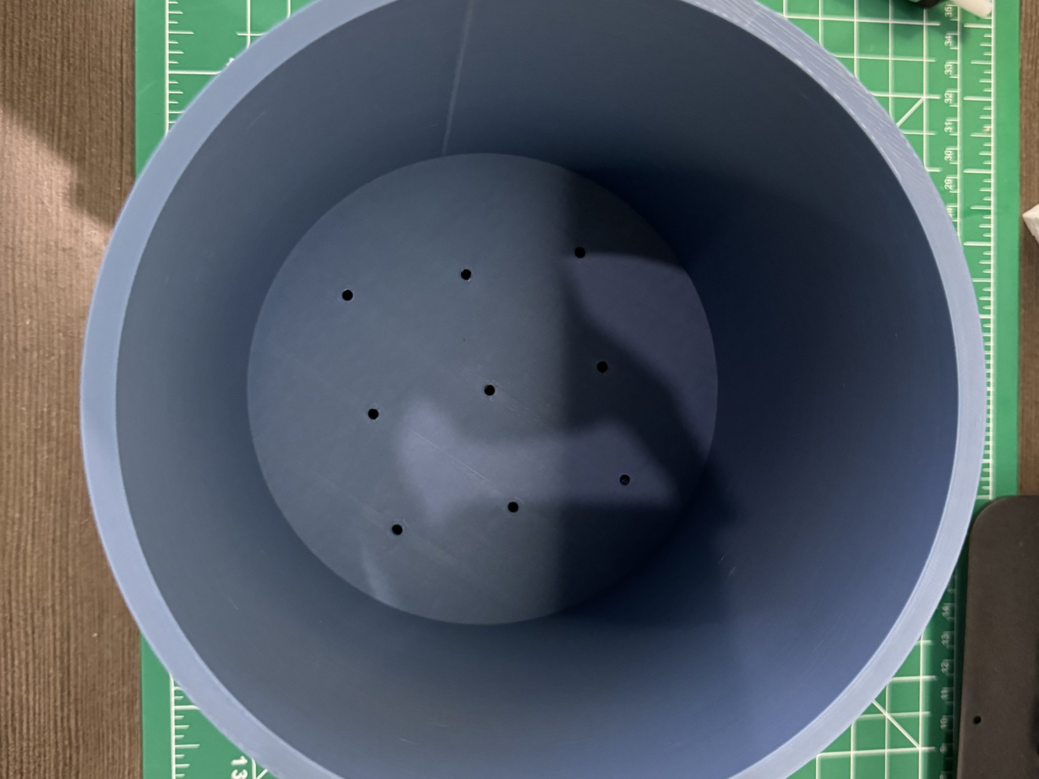 Chậu cây Voronoi và đế kèm theo