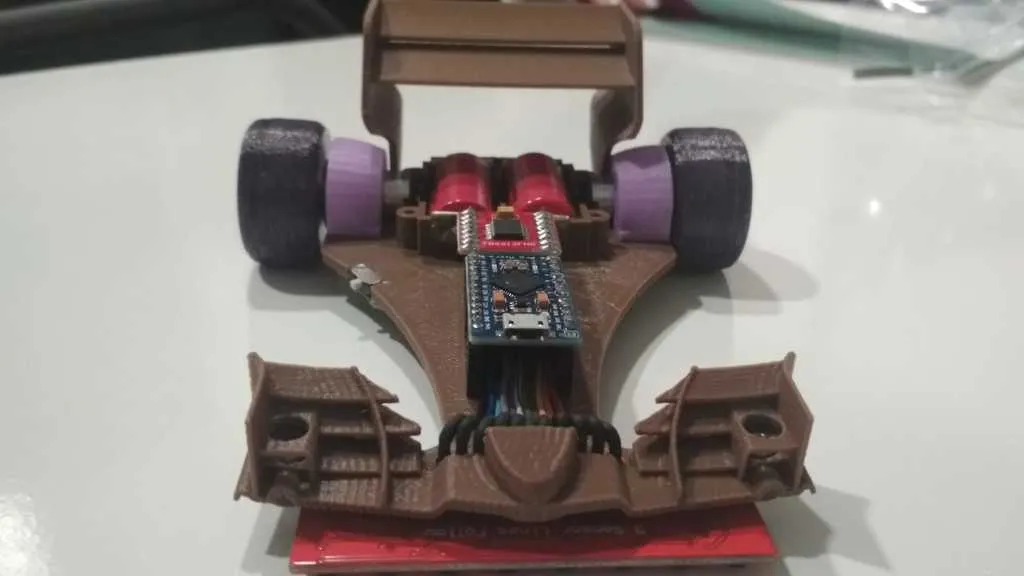 Mô hình xe đua Raptor F1 cải tiến từ Bricolabs