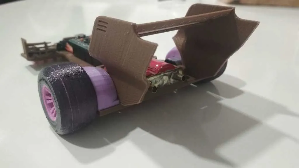 Mô hình xe đua Raptor F1 cải tiến từ Bricolabs