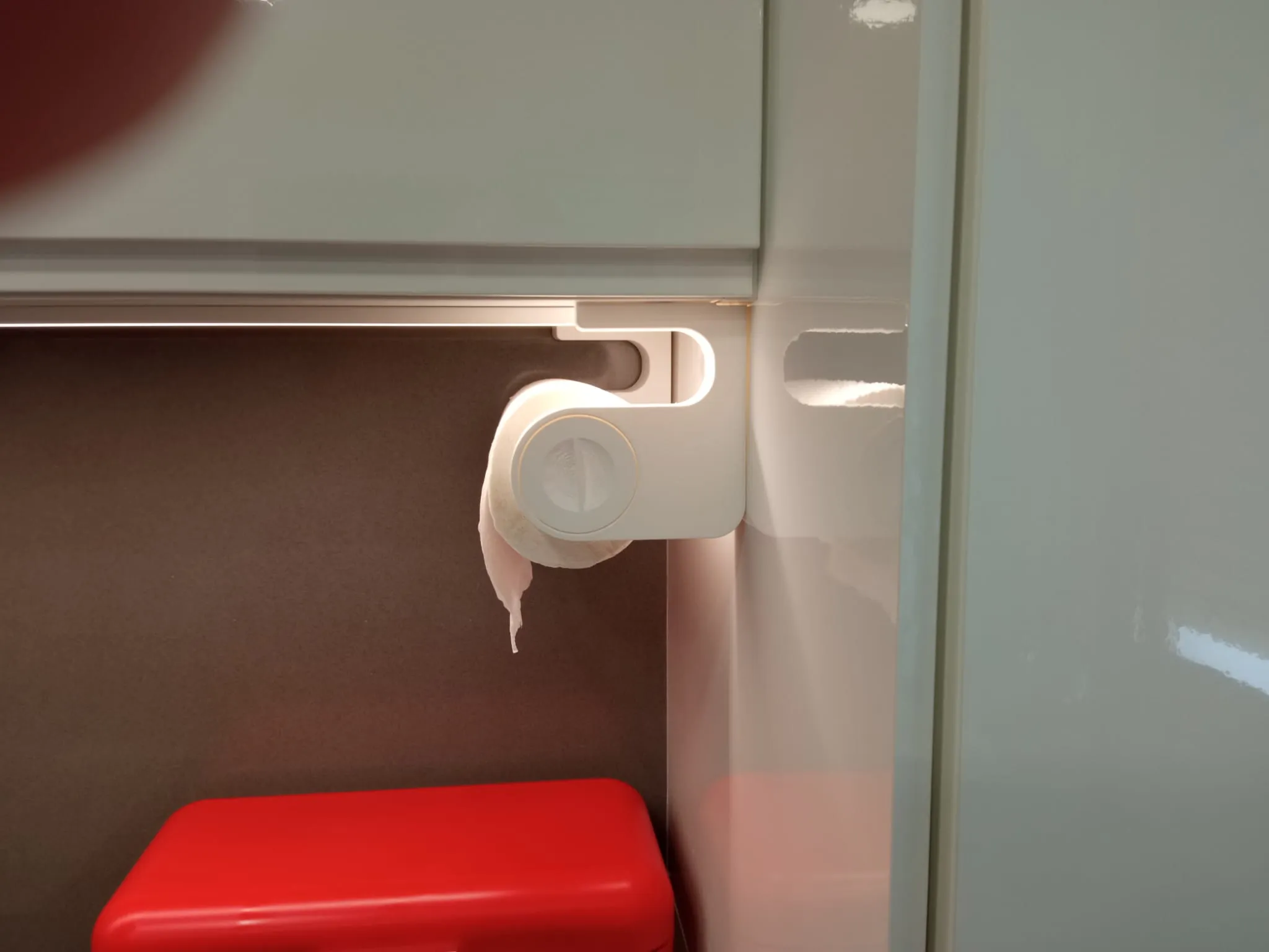 Giá đỡ khăn giấy không cần vít cho bếp