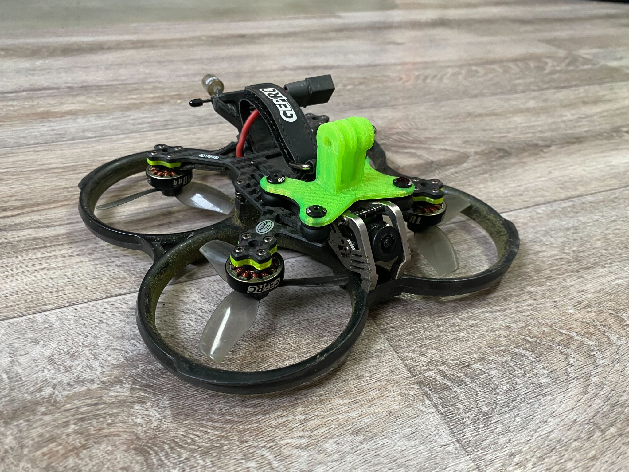 Giá đỡ camera GoPro cao hơn cho vị trí bay tốt hơn