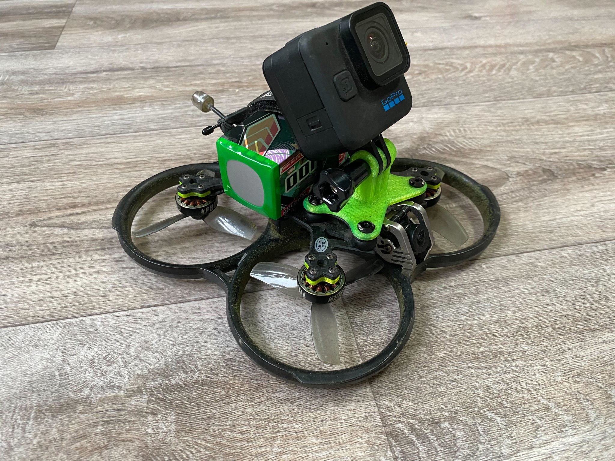 Giá đỡ camera GoPro cao hơn cho vị trí bay tốt hơn