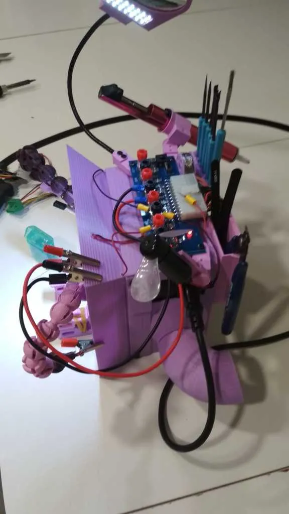 Trạm làm việc và hàn trung tâm Bricolabs