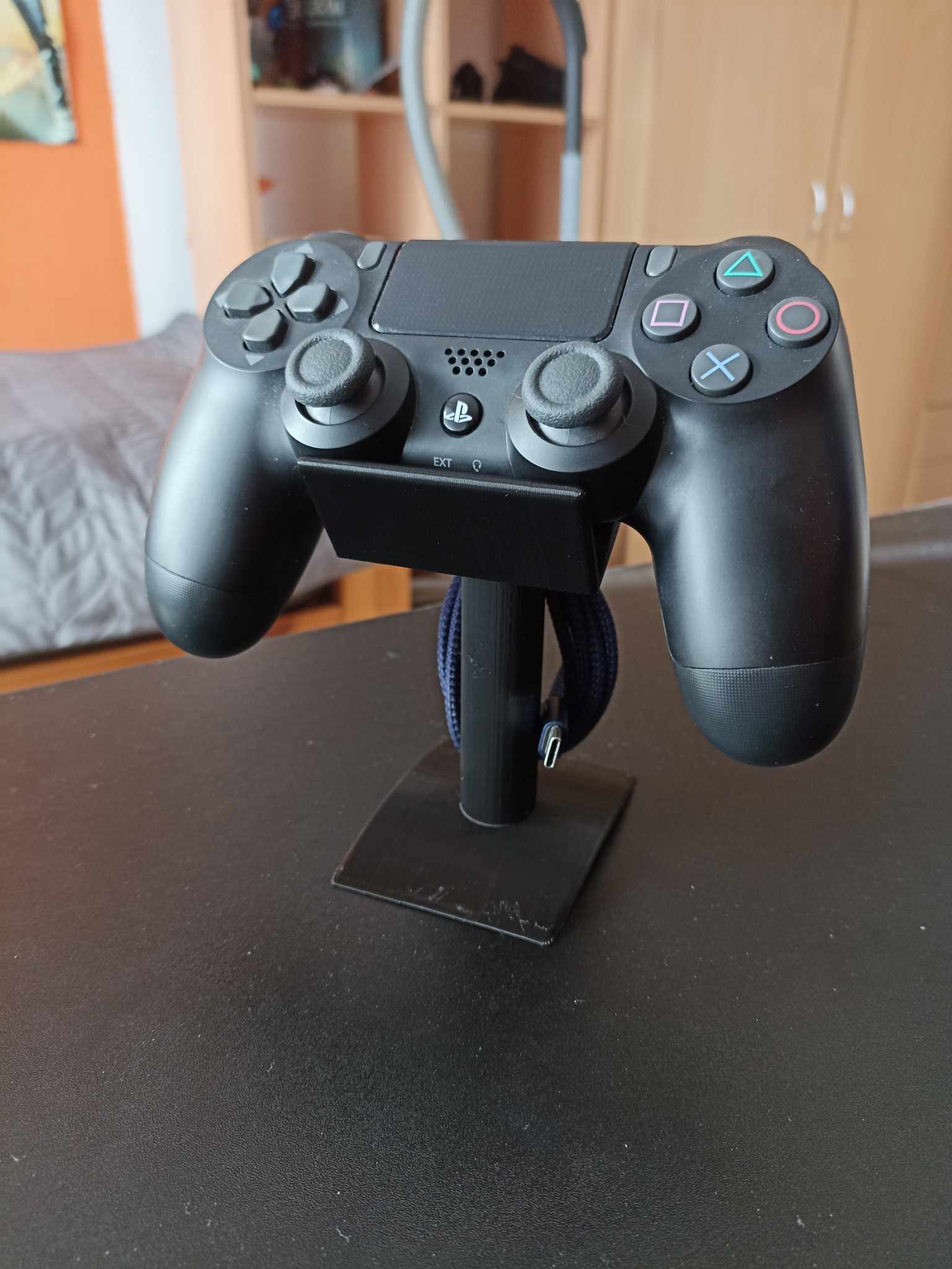 Giá đỡ điều khiển với quản lý dây cáp cơ bản