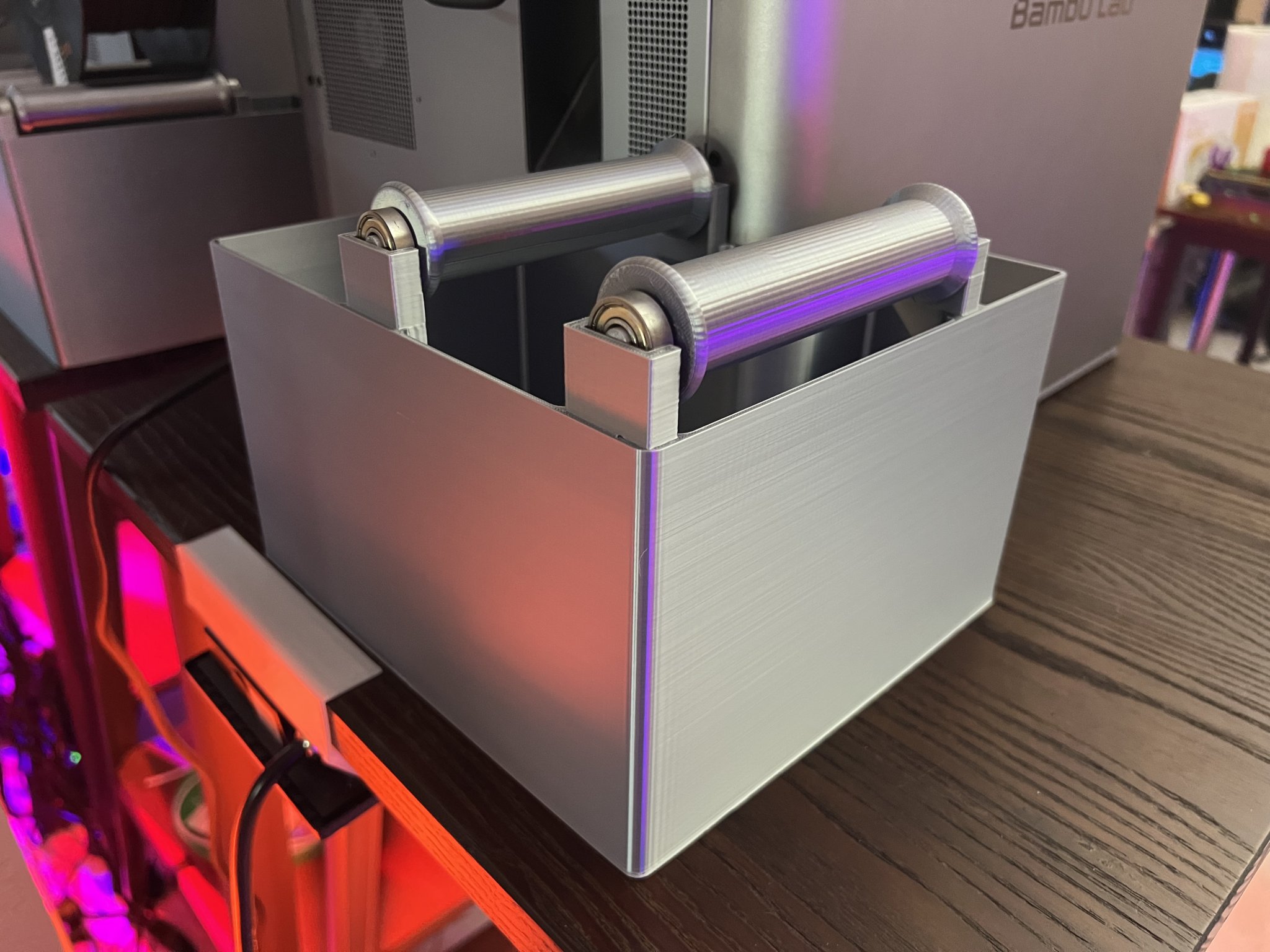 Giá đỡ cuộn filament trên giỏ xả BambuLab