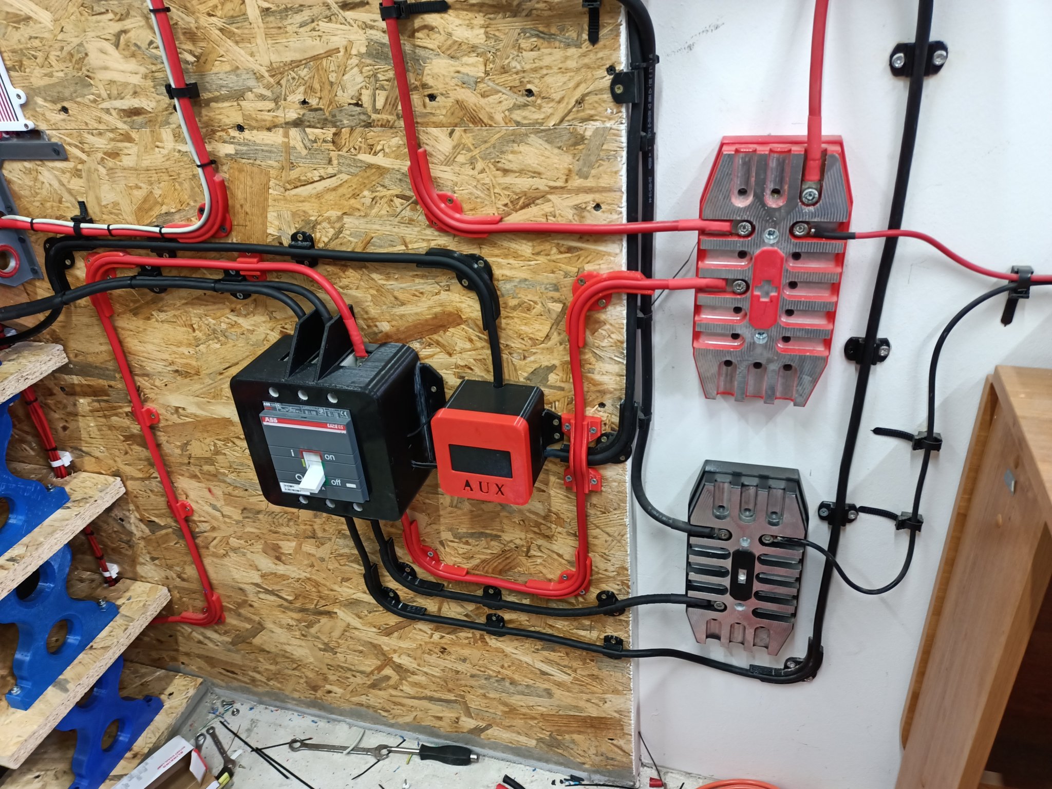 Bộ giá đỡ dây điện 35mm cho hệ thống lưu trữ năng lượng