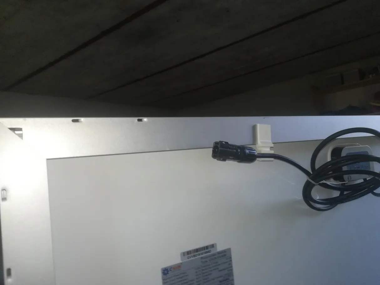 Kẹp cáp năng lượng mặt trời lắp trên khung PV