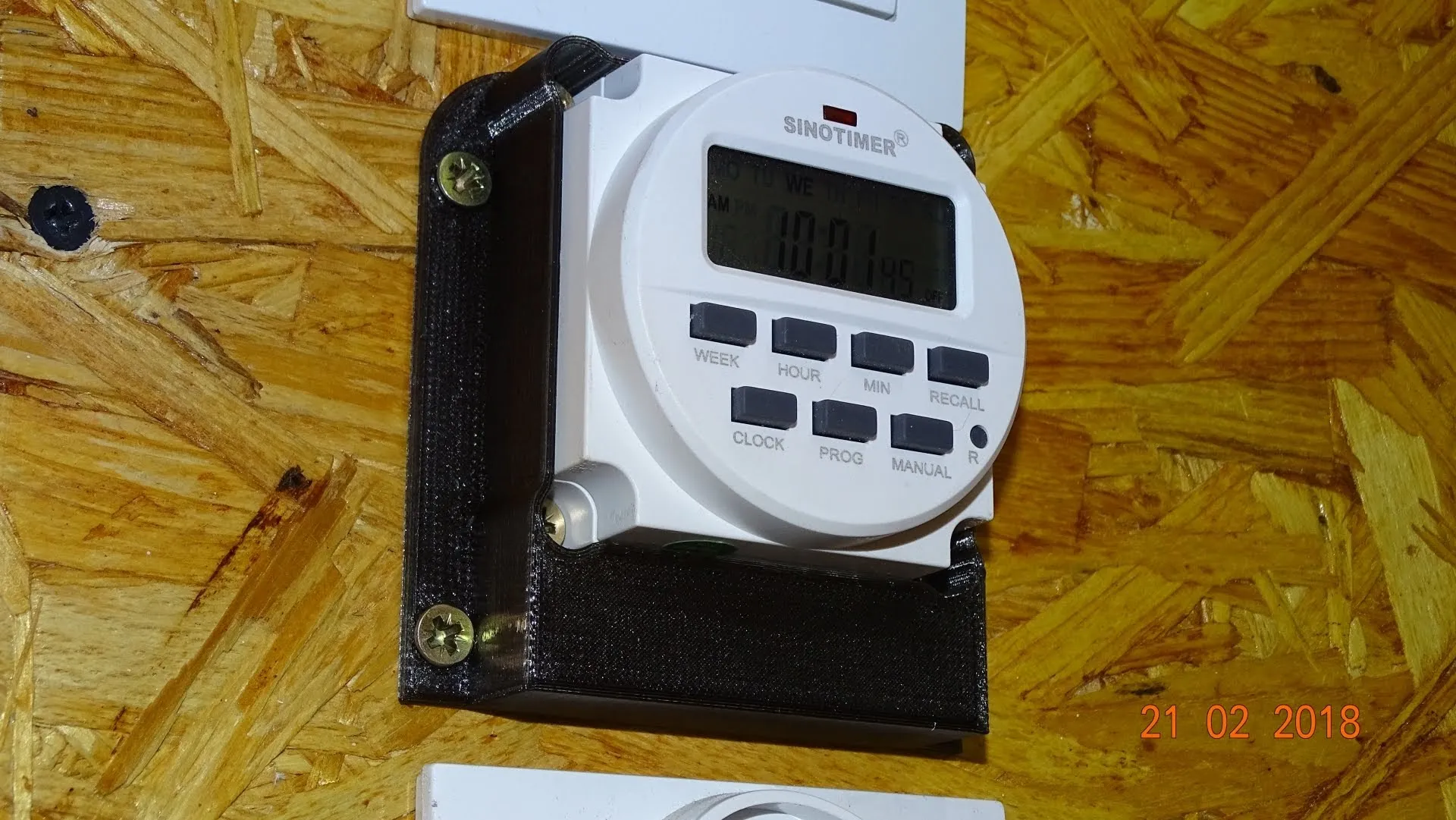 Giá đỡ tường cho bộ hẹn giờ lập trình 12V SINOTIMER TM618H