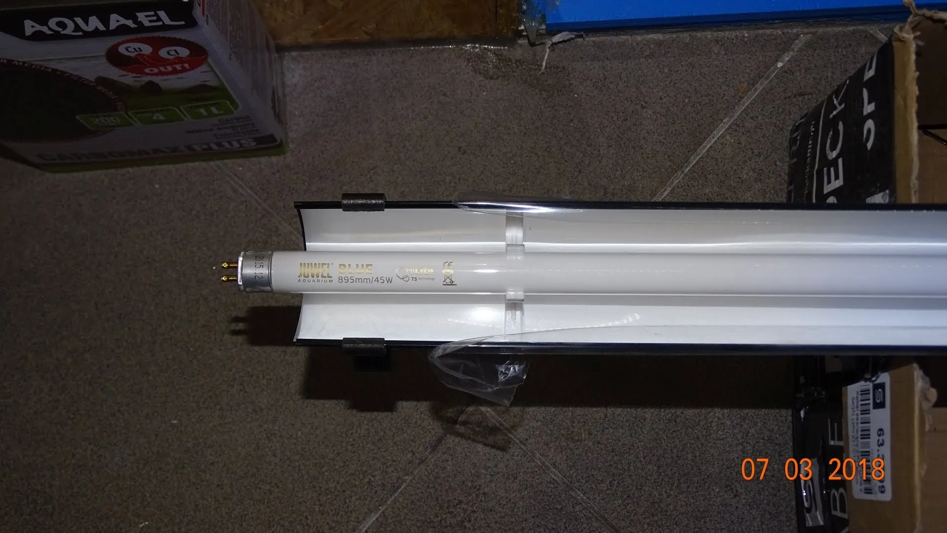 Giá đỡ phản xạ Juwel HiFlex lắp tường