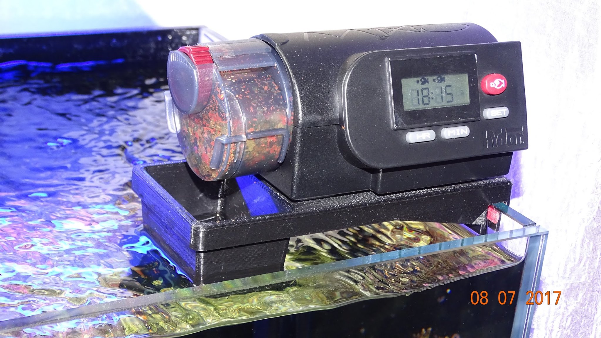 Giá đỡ kính cho máy cho ăn tự động Hydor Mixo