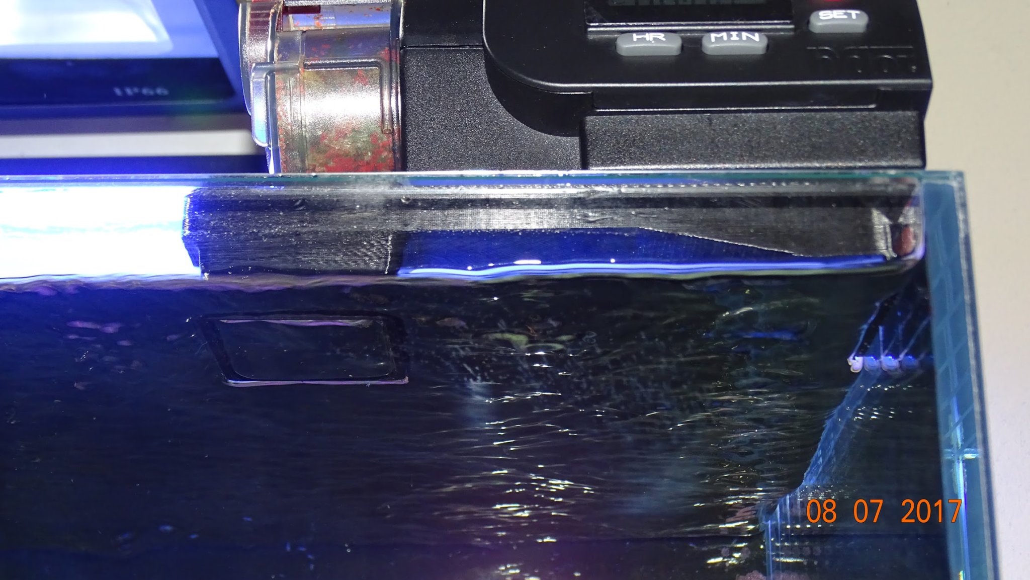 Giá đỡ kính cho máy cho ăn tự động Hydor Mixo