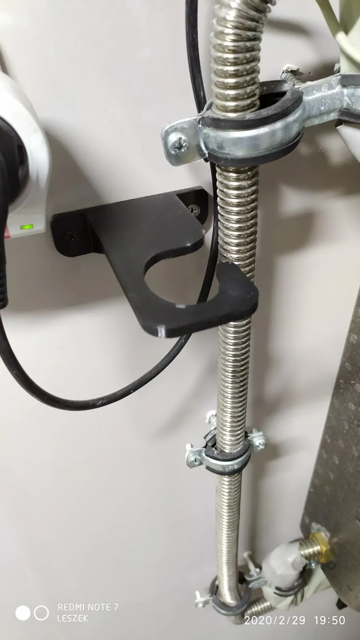 Giá treo tường cho cây lau nhà hơi nước Black&Decker