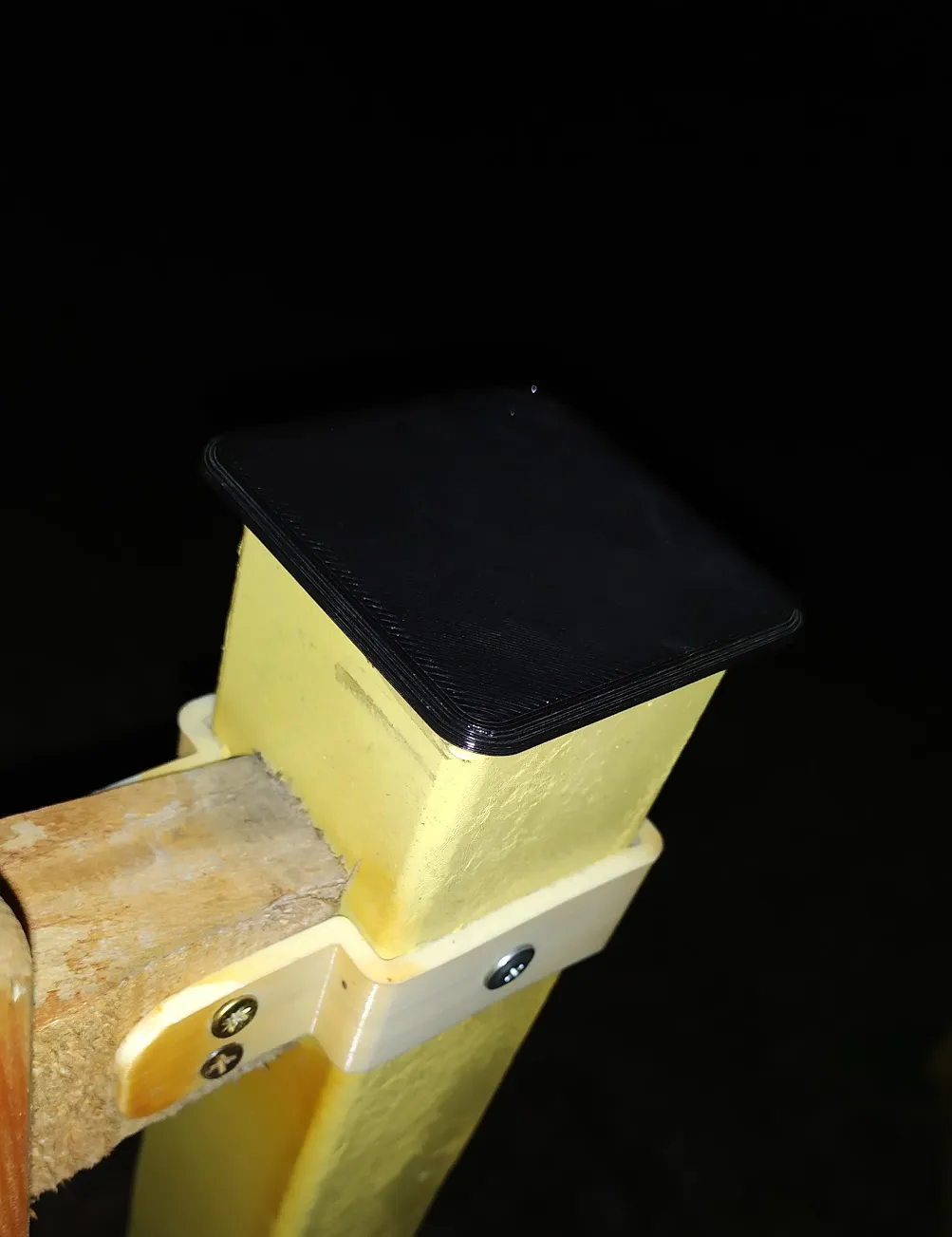 Đỉnh mái gắn vào cột hàng rào 60x60mm