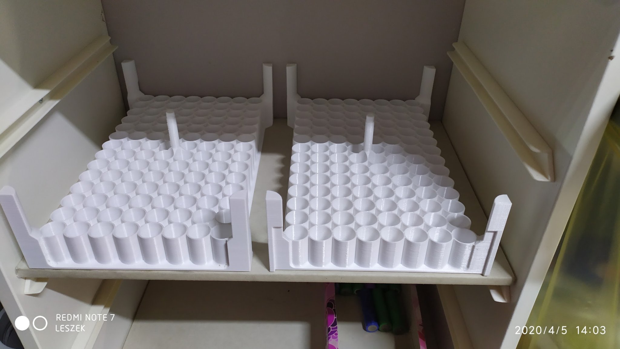 Giỏ đa cấp cho pin 18650 với 112 ô mỗi cấp