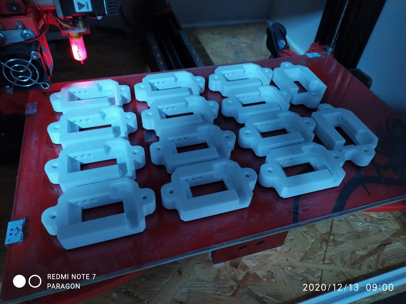 Giá đỡ cho đồng hồ đo điện áp gắn tường