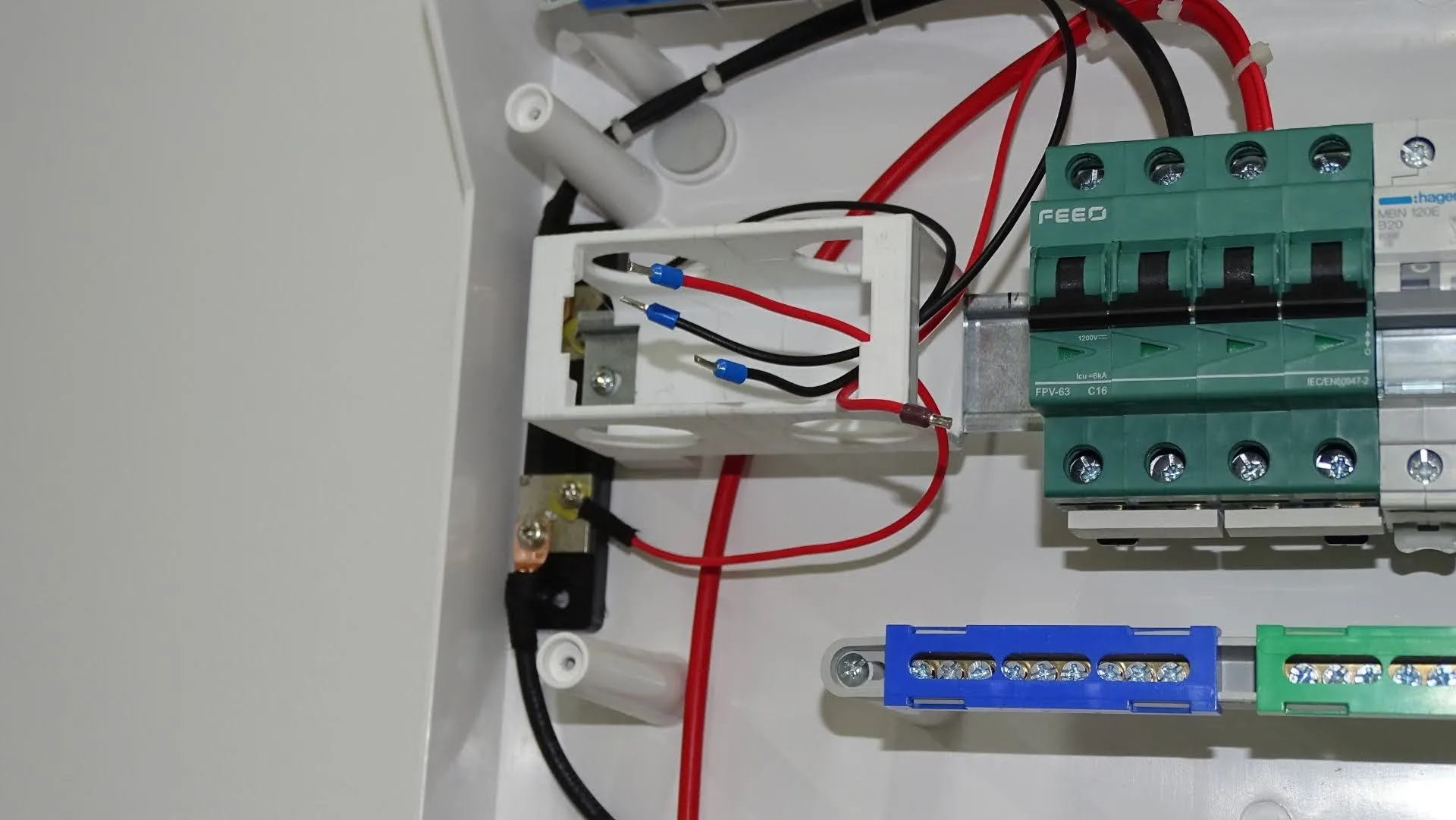 Giá đỡ đồng hồ đo DC cho thanh DIN kèm mặt che