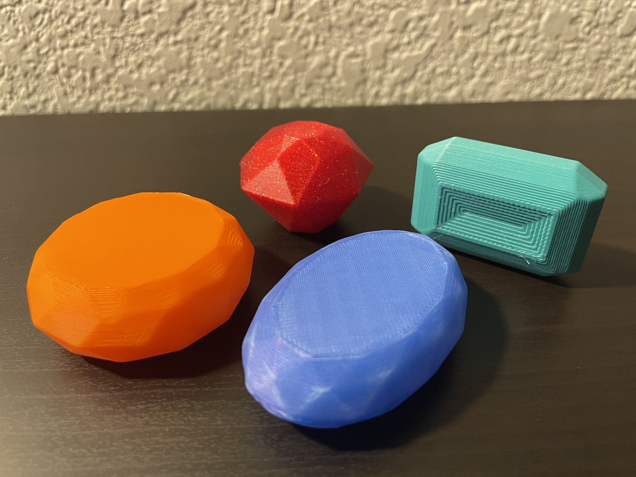 Kho báu đá quý của cướp biển trong rương chôn giấu