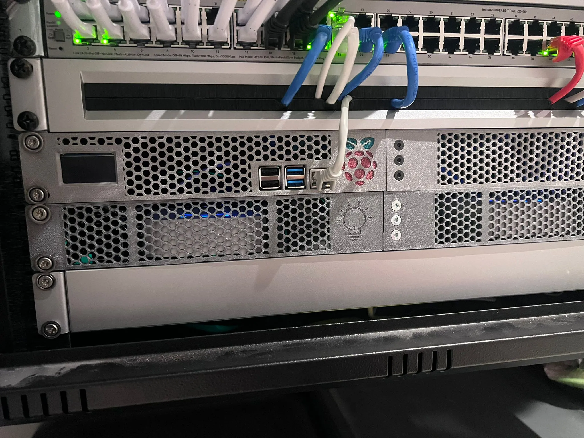 Giá đỡ rack 19" cho Philips Hue