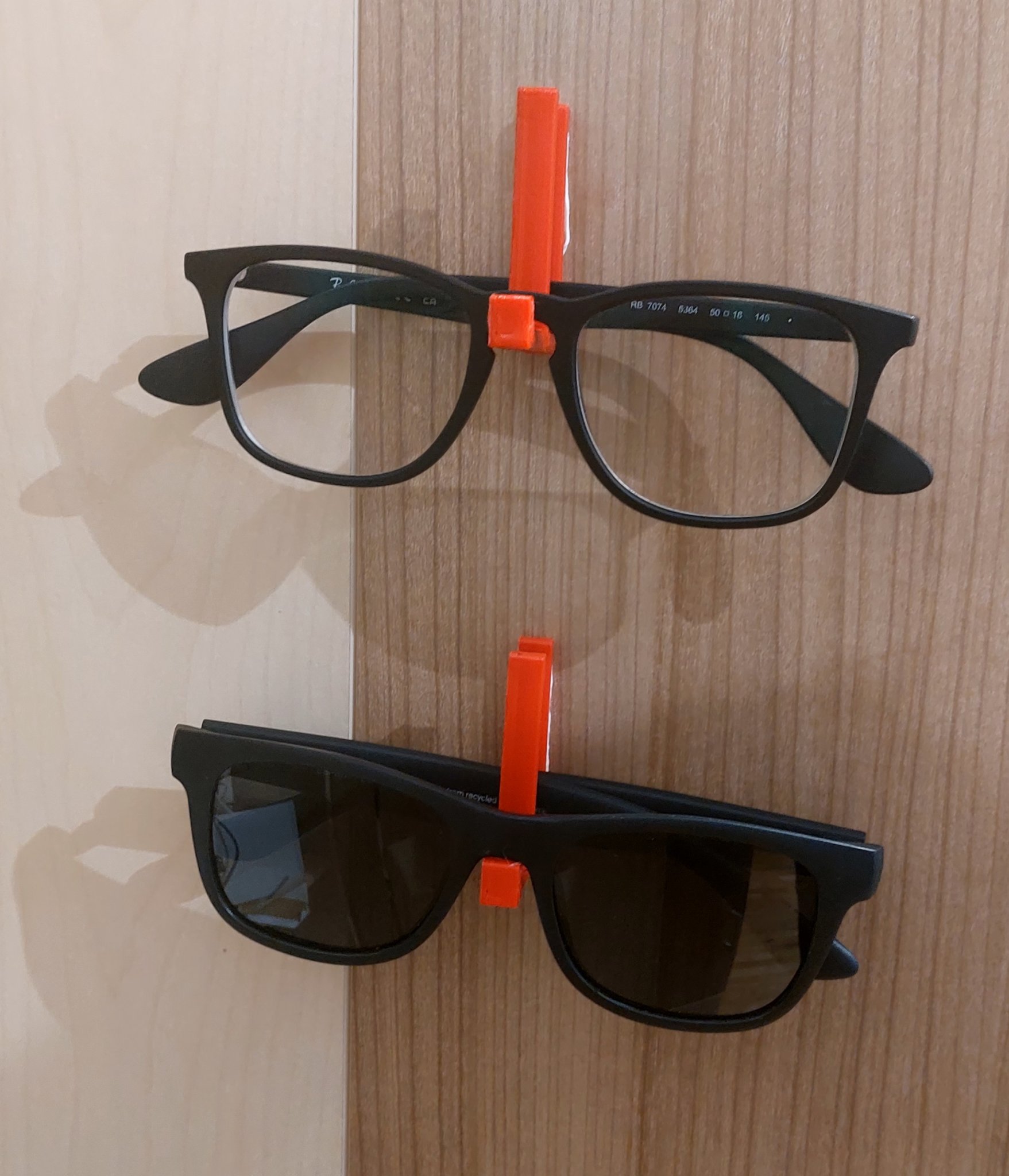 Giá đỡ kính đơn giản cho bàn làm việc