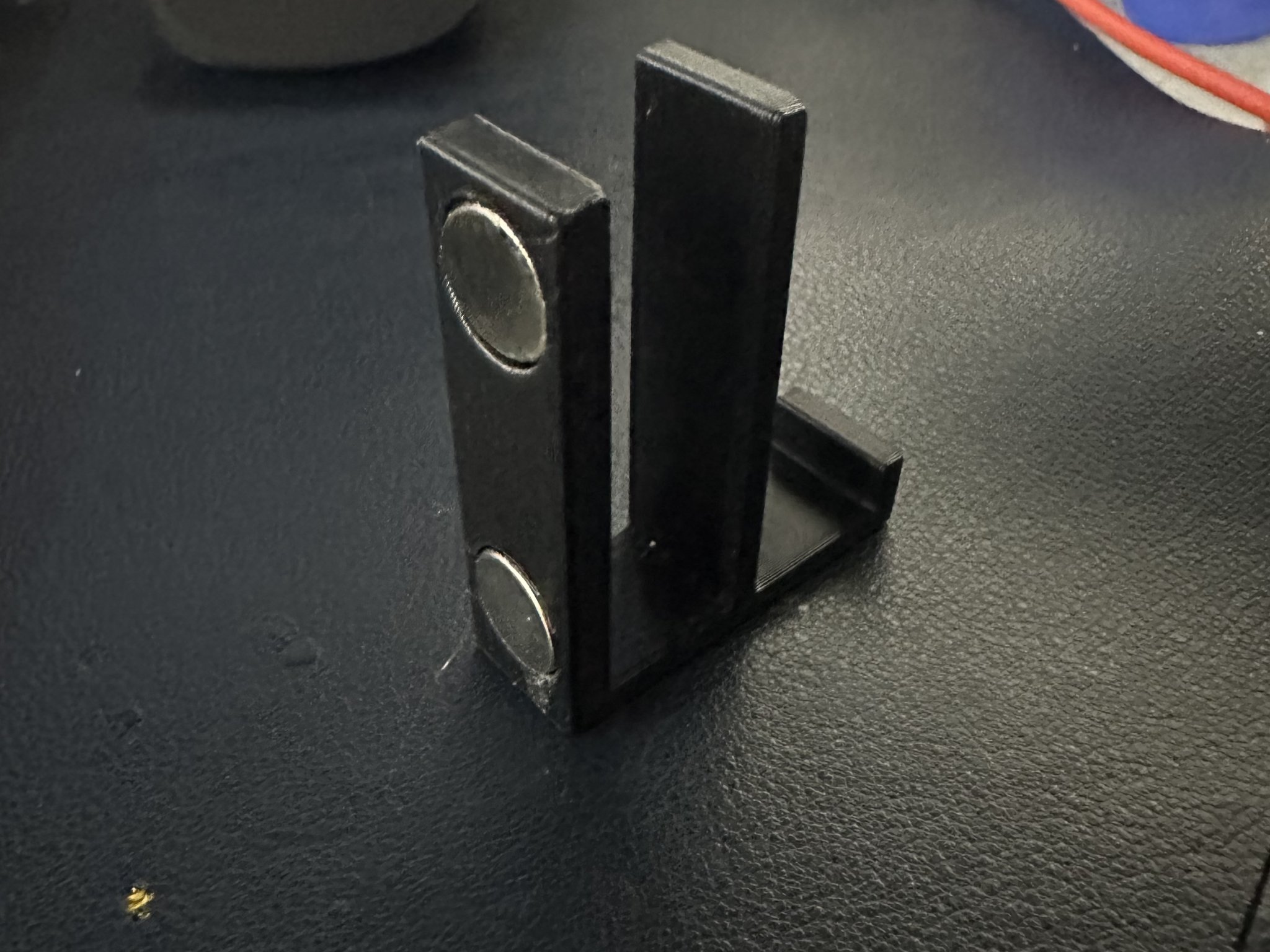 Giá đỡ kính dễ dàng với nam châm