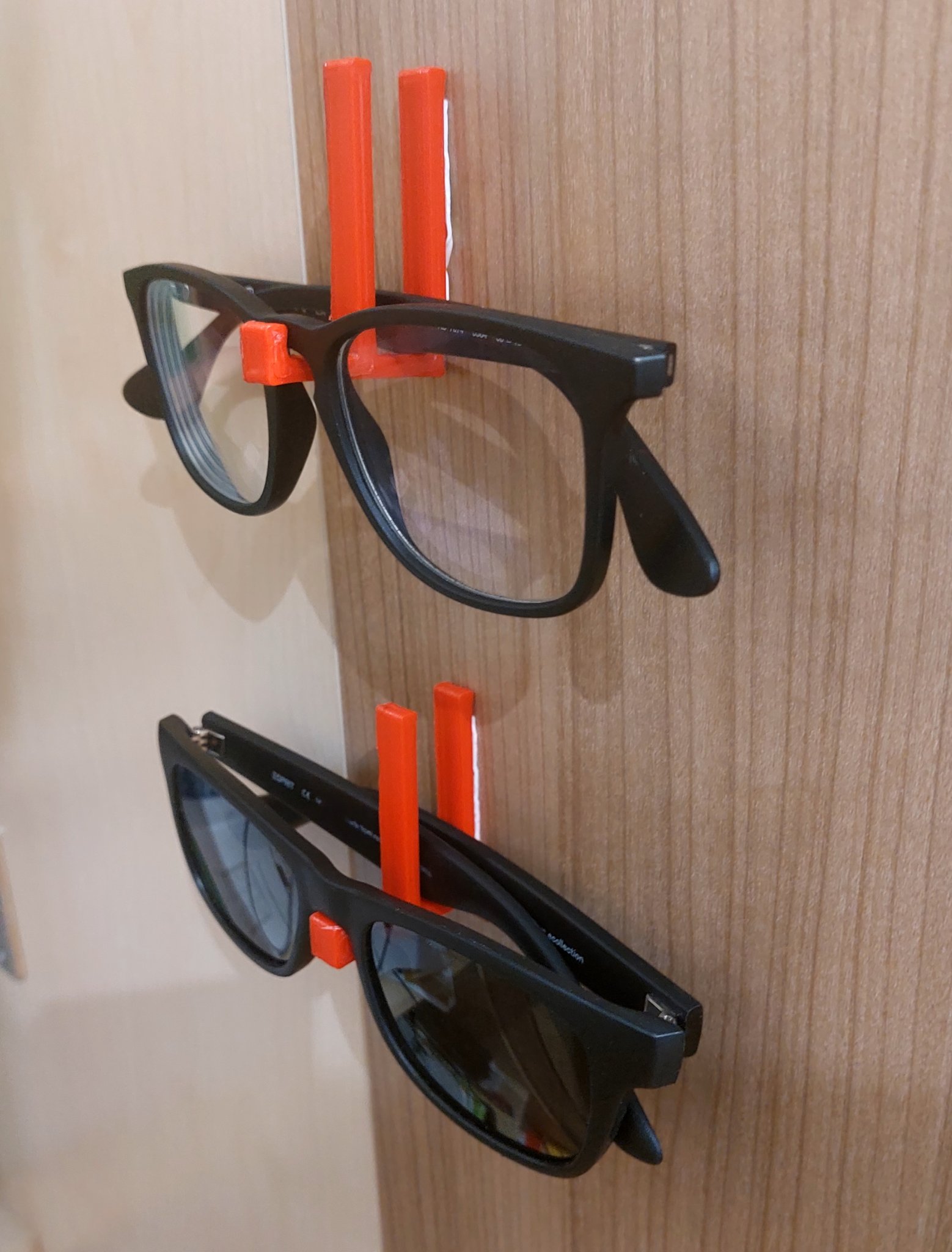 Giá đỡ kính đơn giản cho bàn làm việc