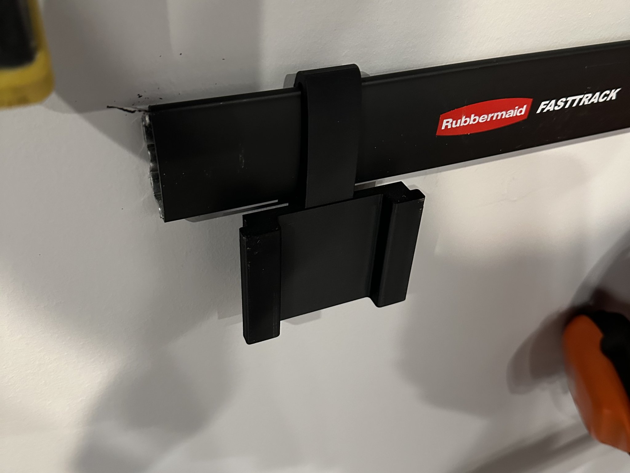 Giá đỡ pin Ego cho hệ thống Rubbermaid Fasttrack