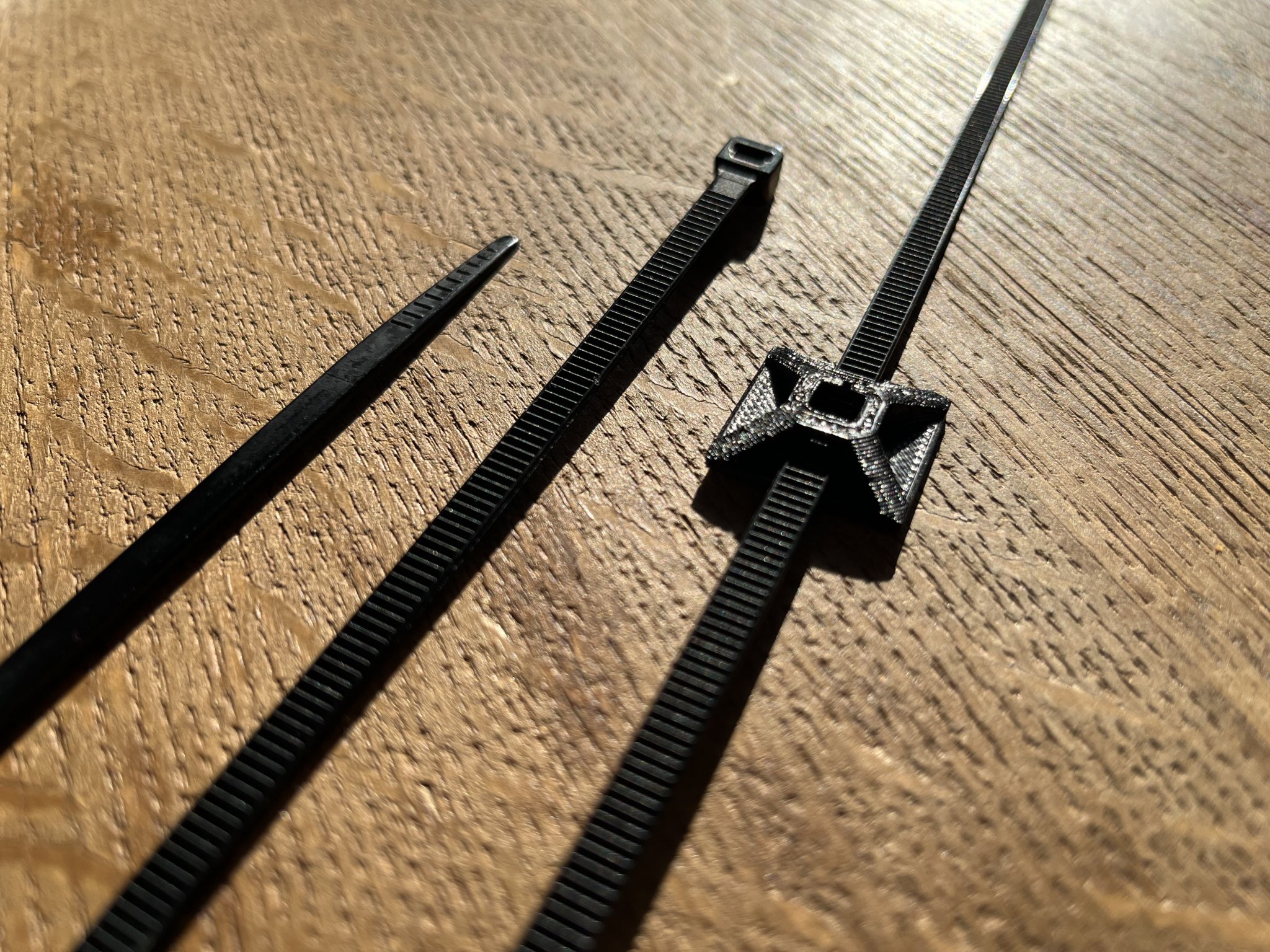 Đế dây buộc cáp Serflex kích thước 20mm x 5mm