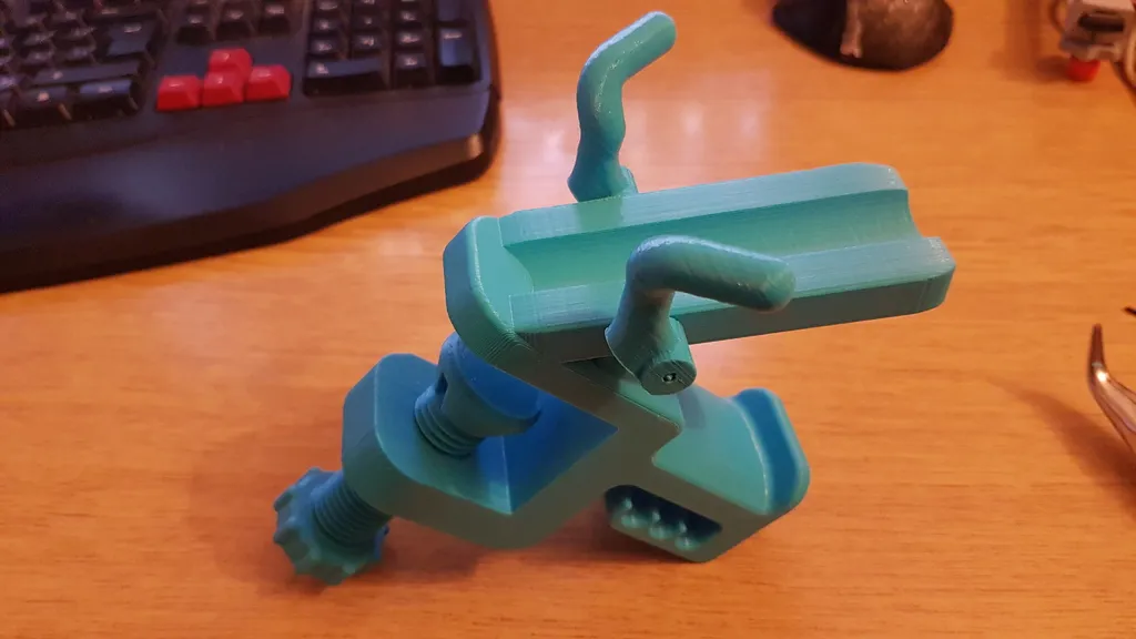 Giá đỡ tai nghe và tay cầm gắn bàn điều khiển