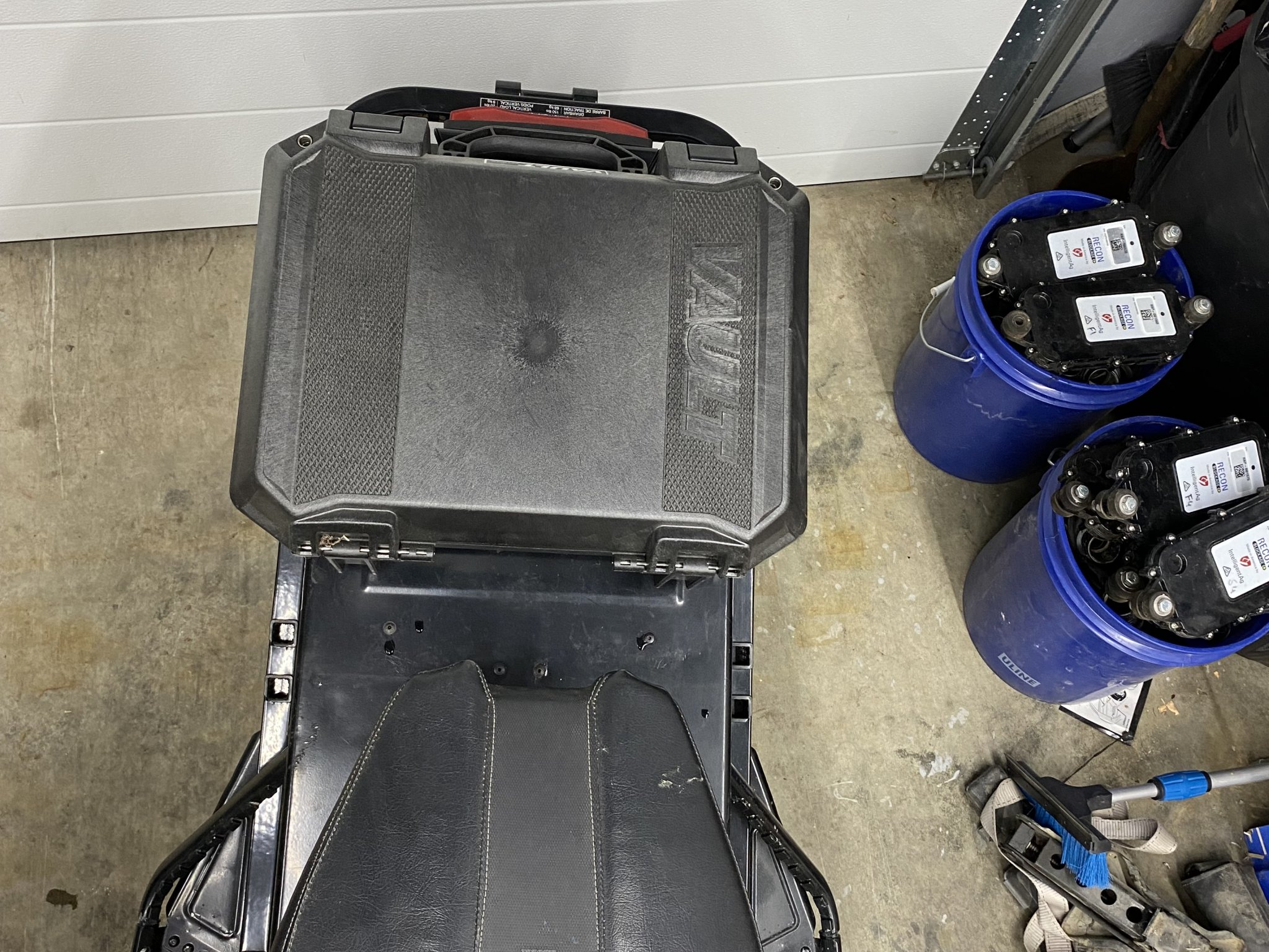 Ray gắn case Pelican V300 cho Arctic Cat XF1100