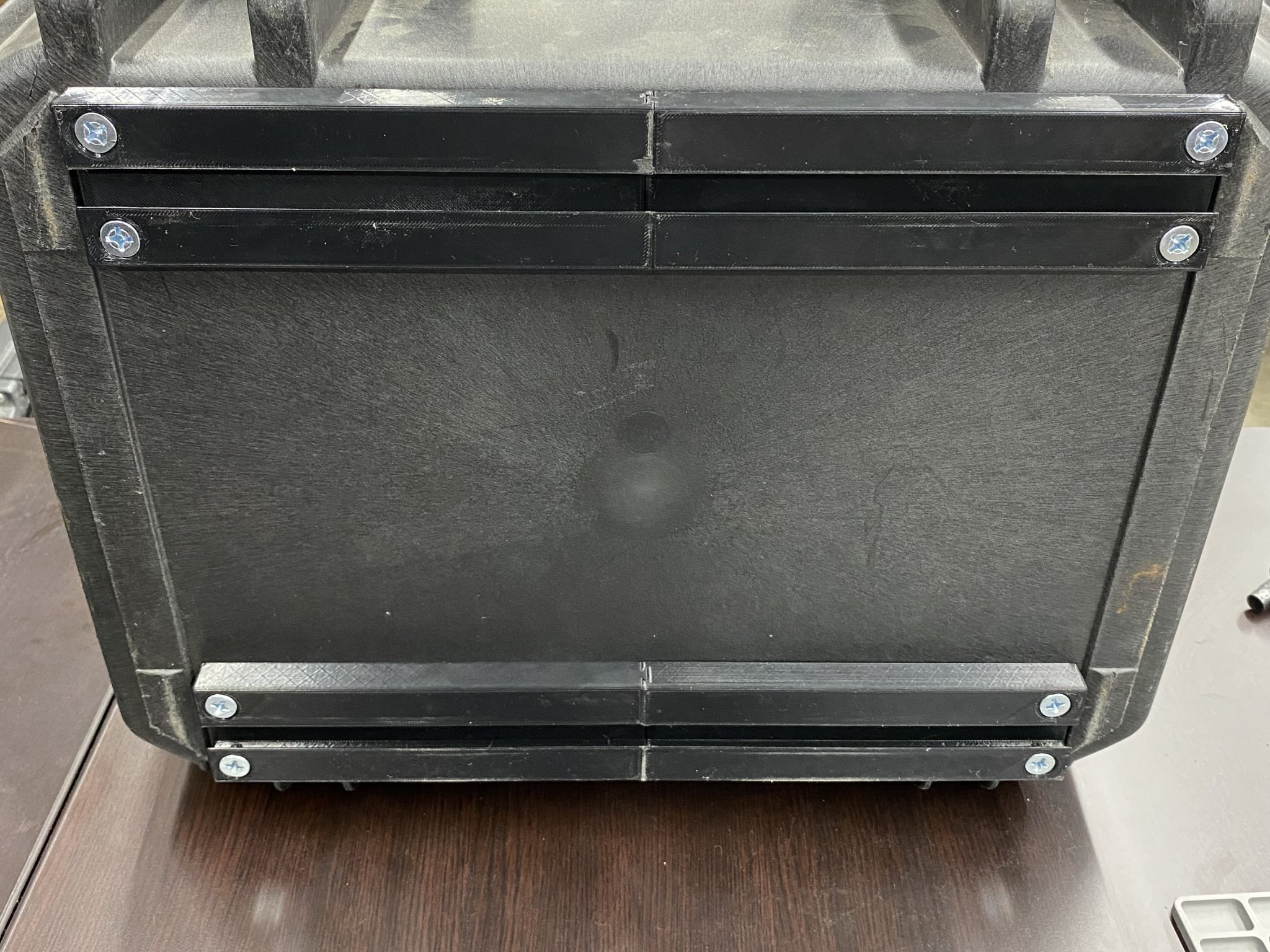 Ray gắn case Pelican V300 cho Arctic Cat XF1100