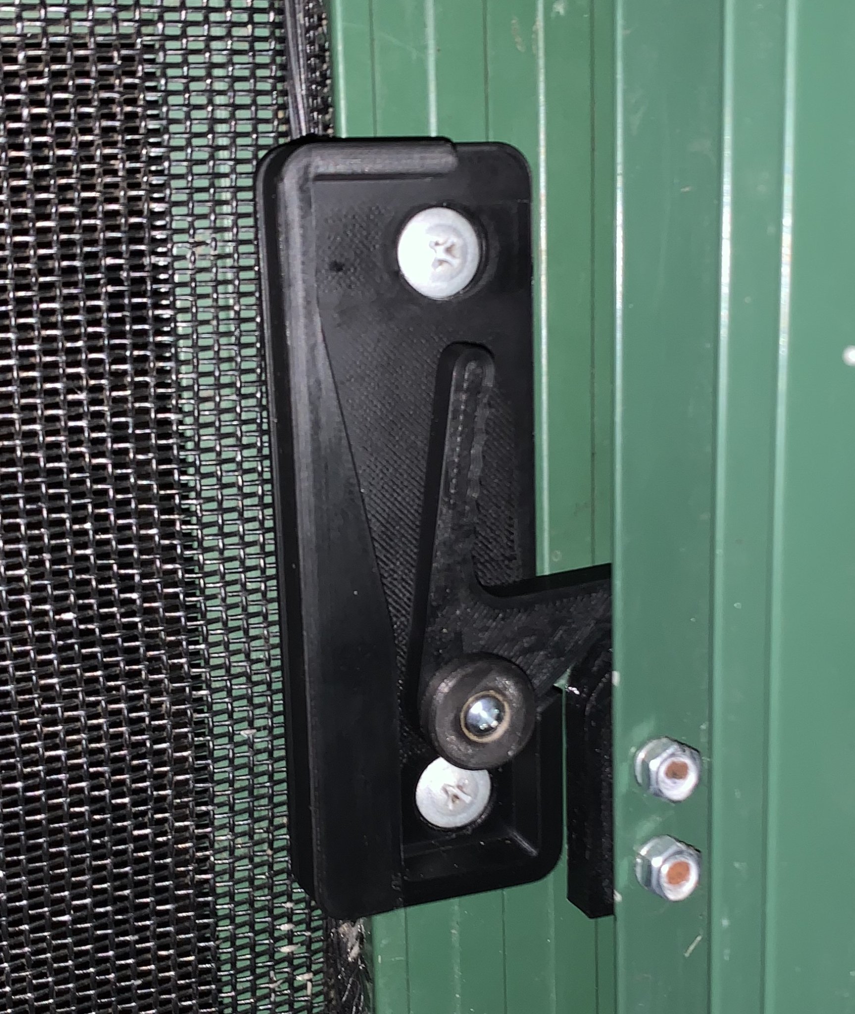 Chốt cửa trượt có thể mở từ cả hai phía