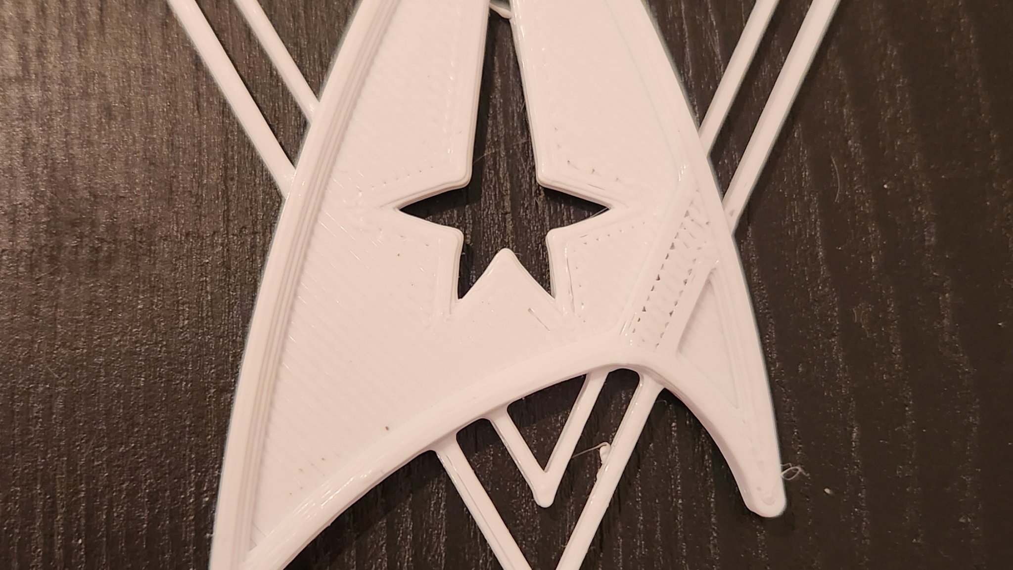 Biểu tượng sao David kết hợp với biểu tượng Star Trek