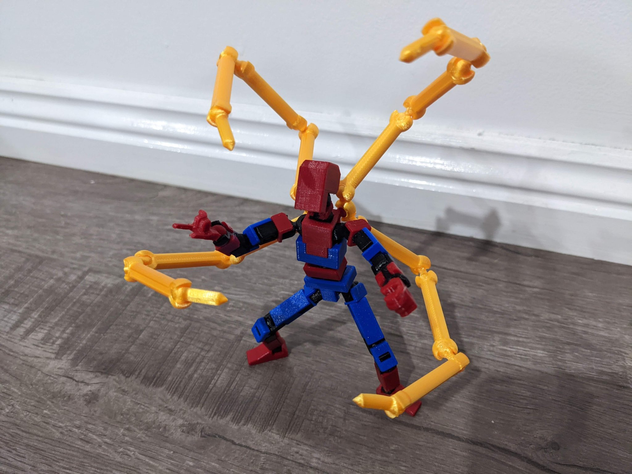 Cánh tay Người Nhện Sắt cho Lucky 13