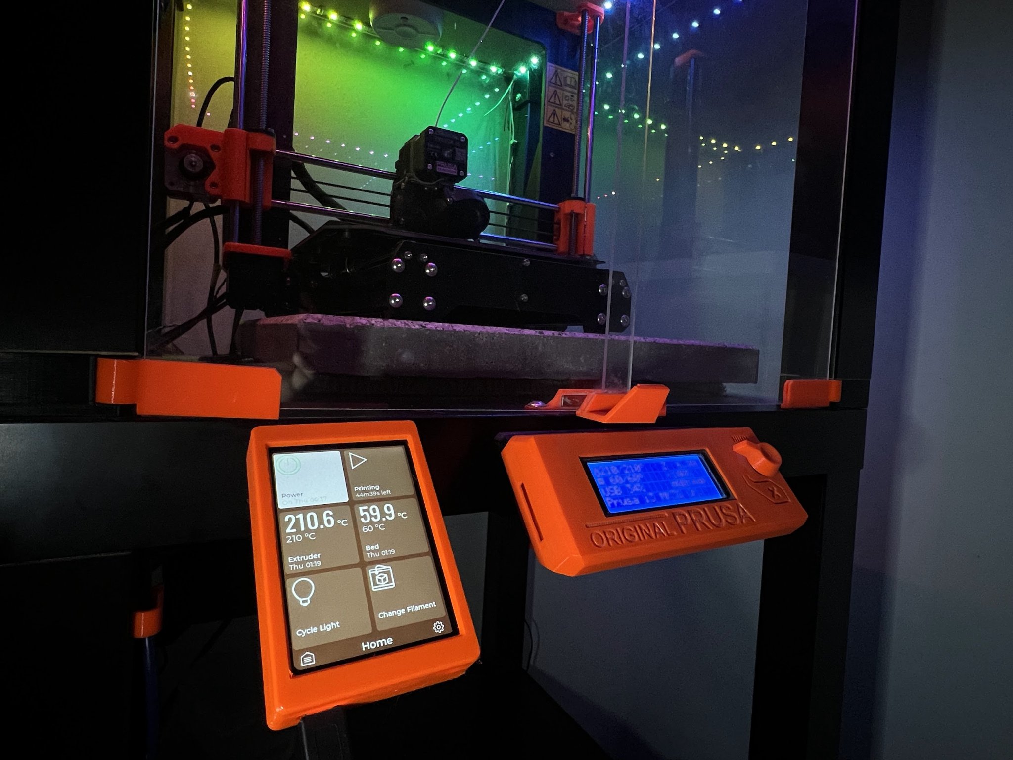 Giá đỡ và vỏ cho bảng điều khiển WT32-SC01