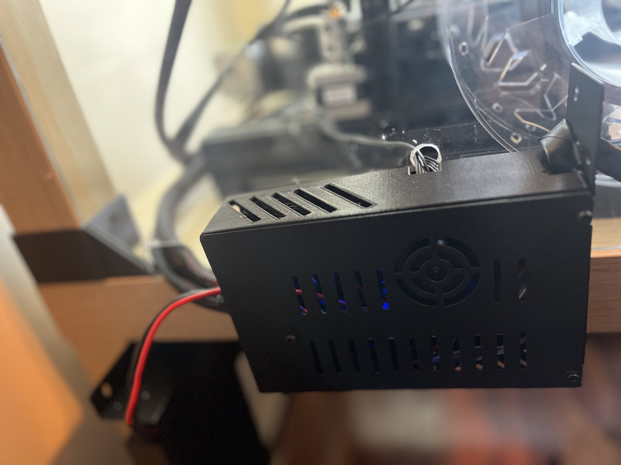 Giá đỡ vỏ ngoài cho bo mạch chính Ender 3 V2 Neo