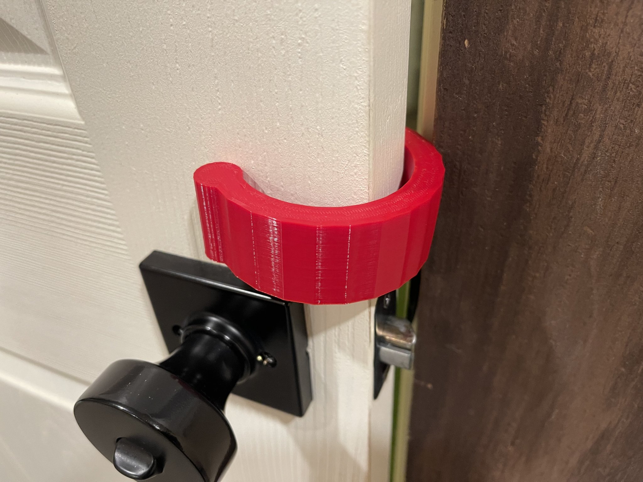 Kẹp giữ cửa để mở hé an toàn