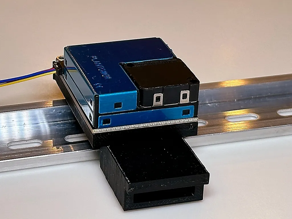 Một giá đỡ Din Rail cho bảng mạch phân tách chất lượng không khí Adafruit PMSA003I