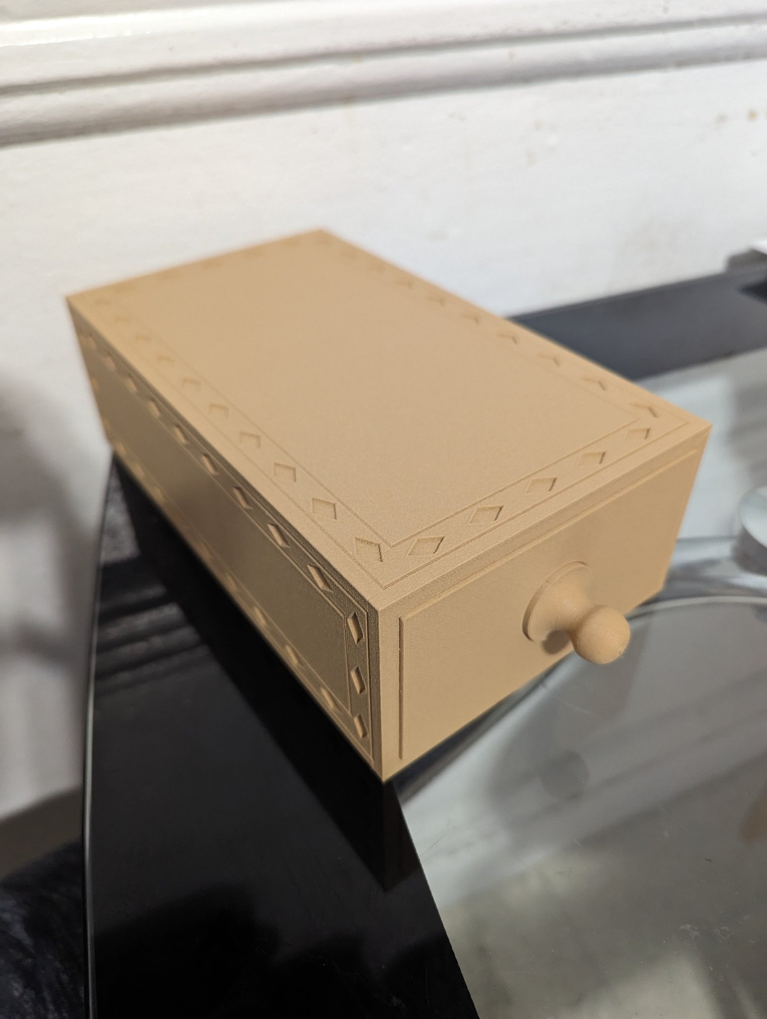 Hộp ma thuật tạo ảo giác biến mất đồ vật bên trong