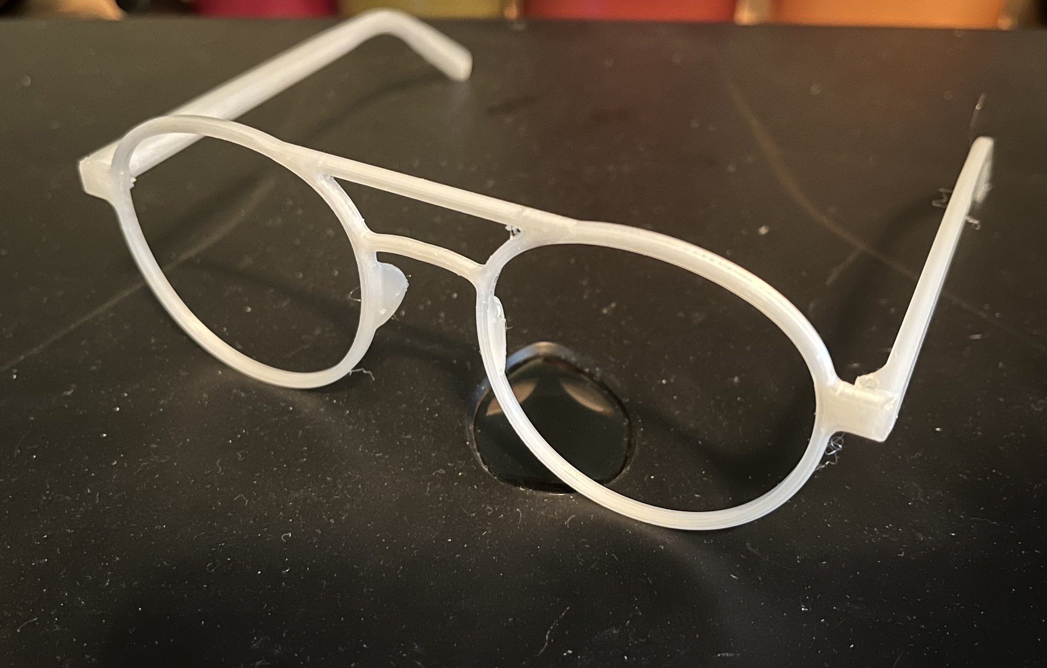 Kính mắt với mũi rộng hơn