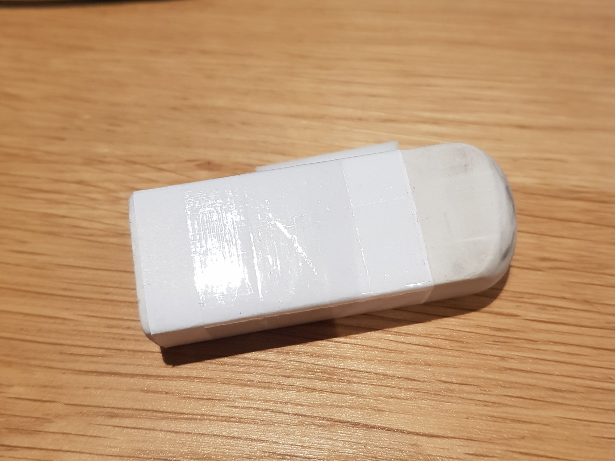 Vỏ bút tẩy ergonomic cho bút chì và bút màu