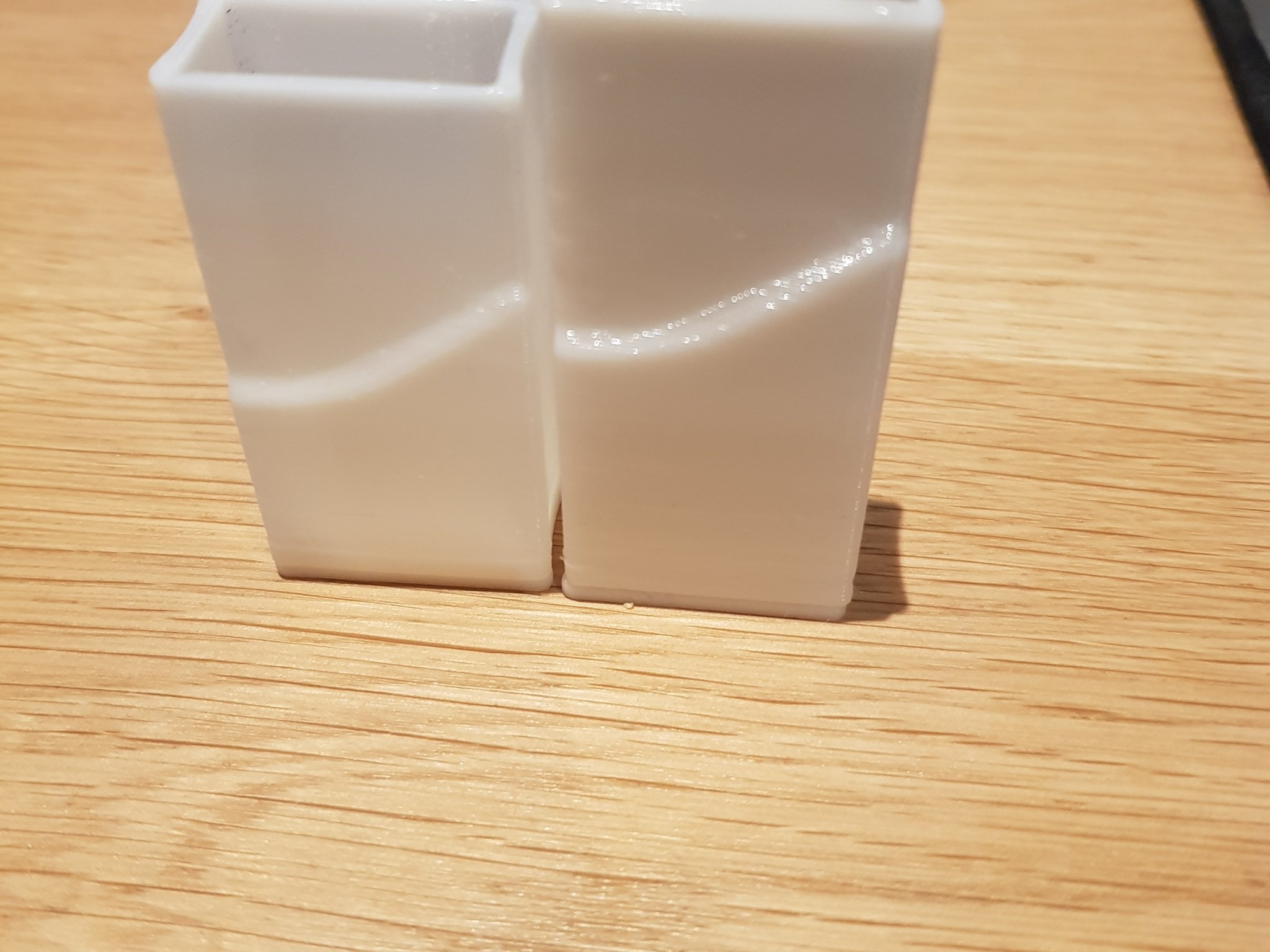 Vỏ bút tẩy ergonomic cho bút chì và bút màu