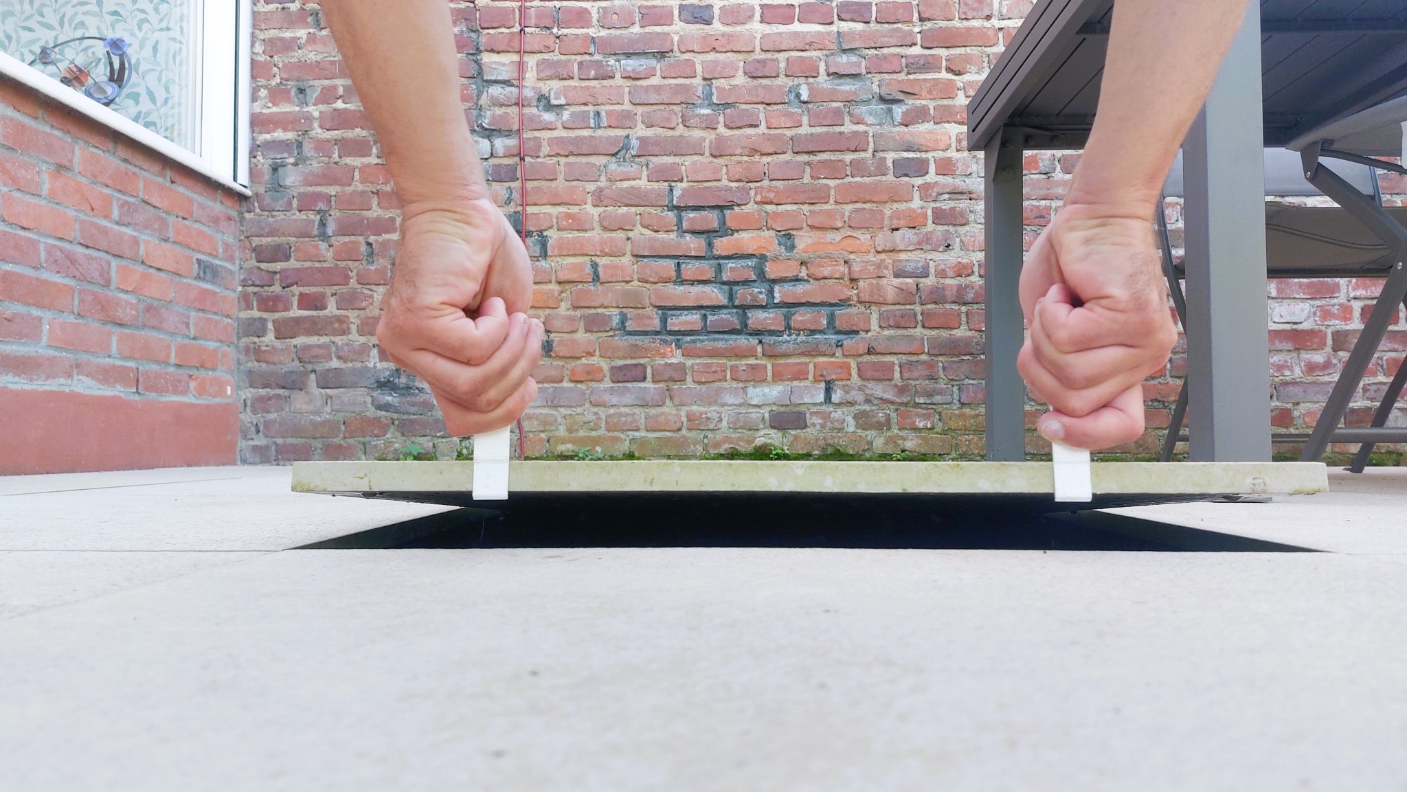 Công cụ nâng gạch 2cm cho sân thượng