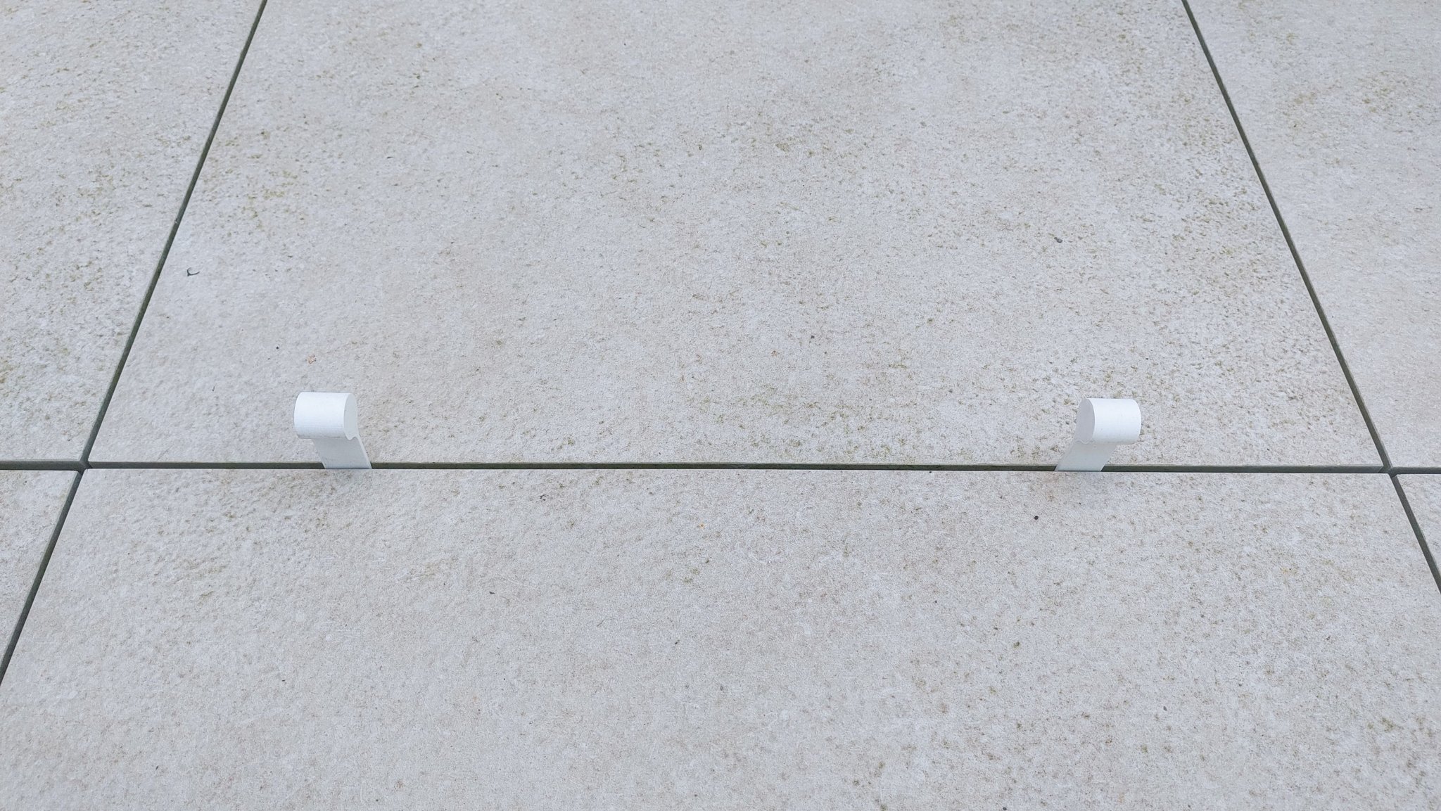 Công cụ nâng gạch 2cm cho sân thượng