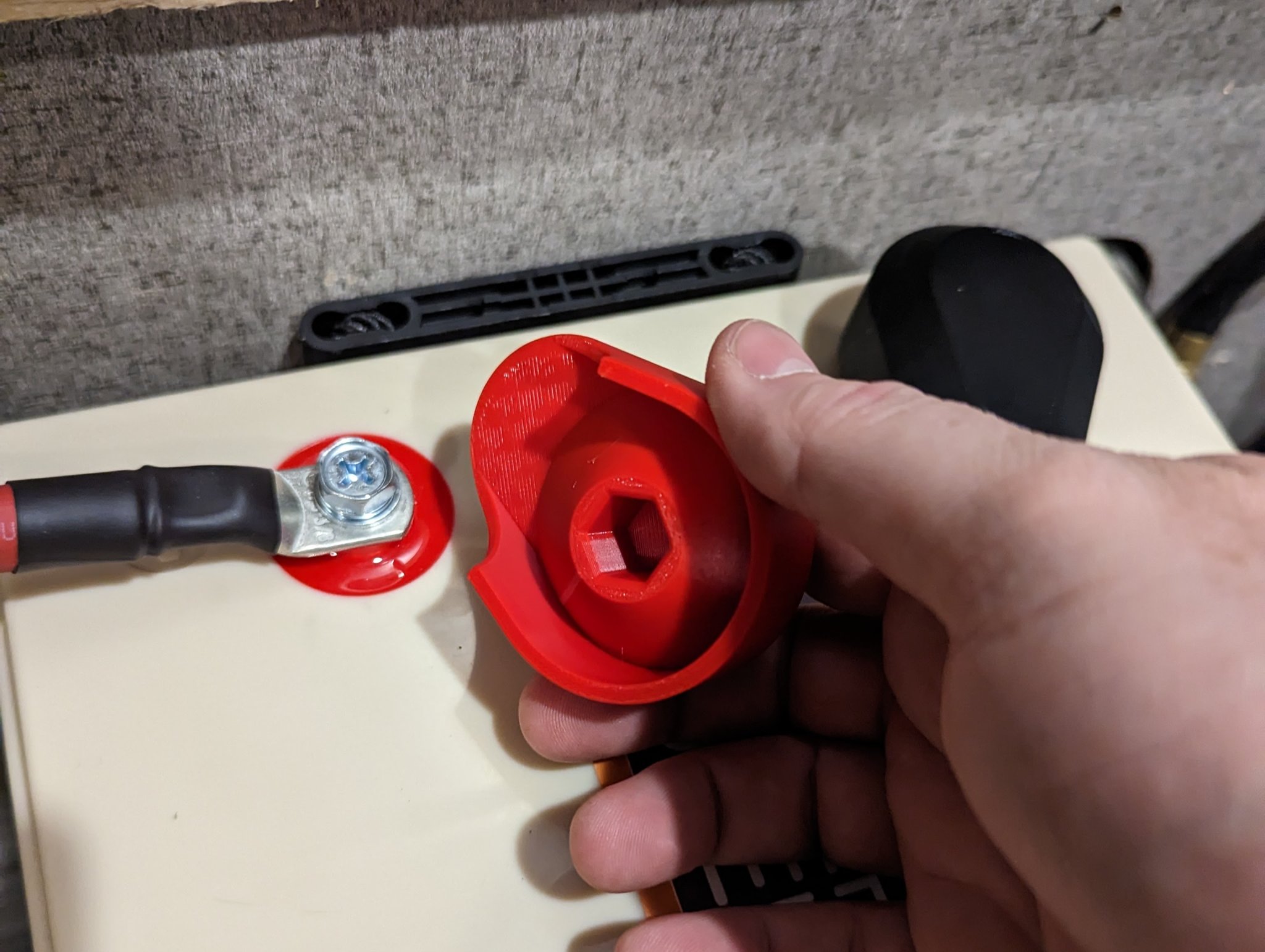 Nắp che đầu cực bình ắc quy M8 dạng ép cho xe RV