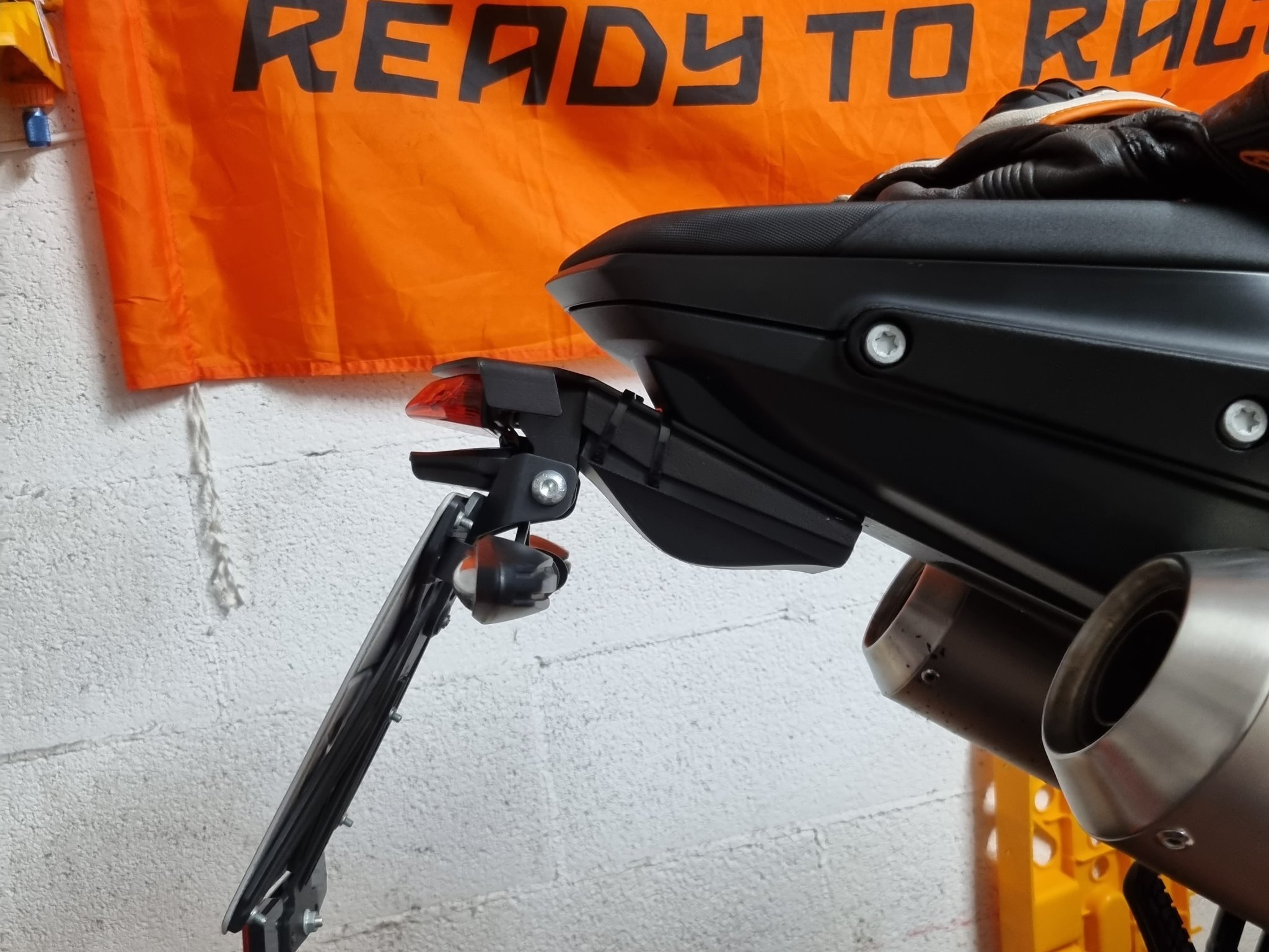 Nắp che dây cáp cho KTM Duke 890 R của Lightech