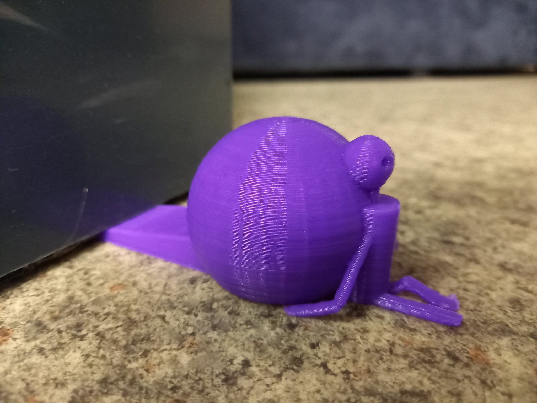 Giá đỡ cửa hình người mang bóng khổng lồ