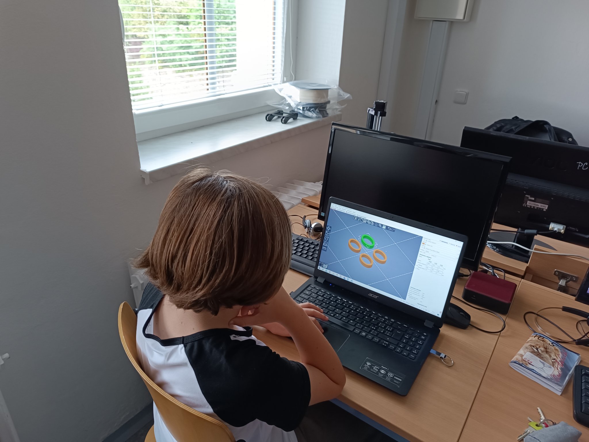 Cấu trúc phân tử hợp chất hữu cơ với liên kết hóa học